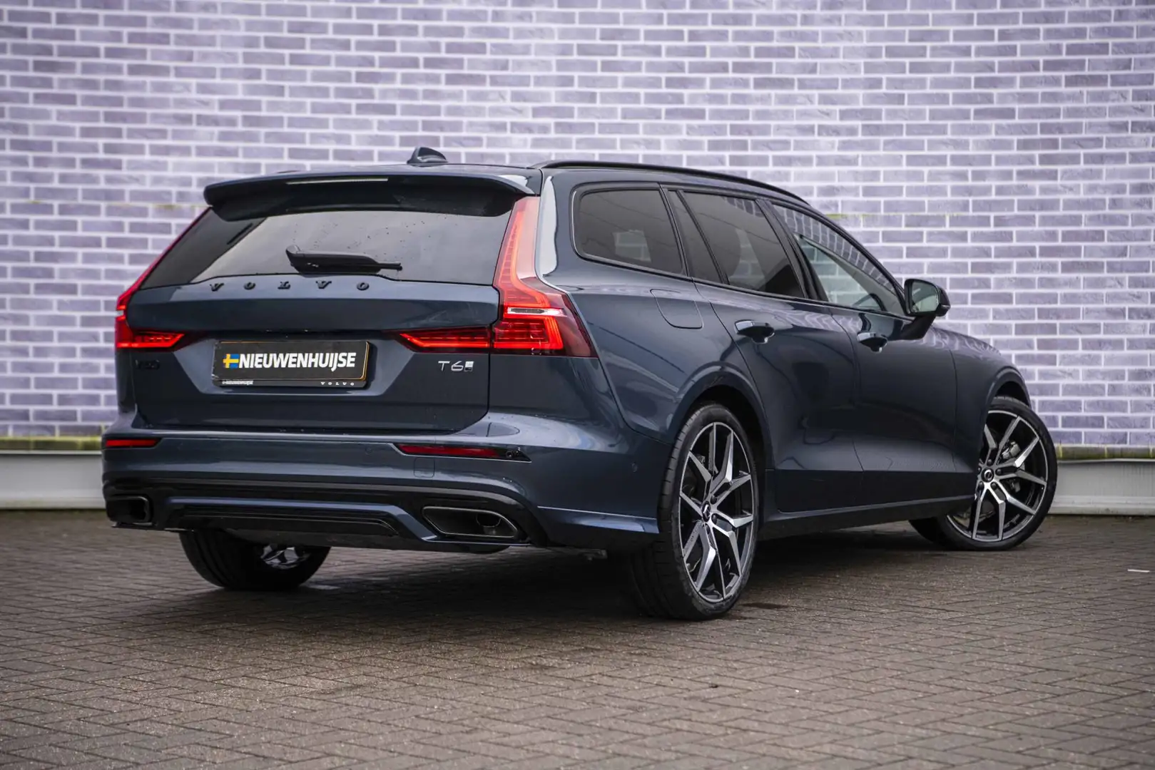 Volvo V60 2.0 T6 Plug-in hybrid AWD Ultra Dark | Heico | Pol Bleu - 2