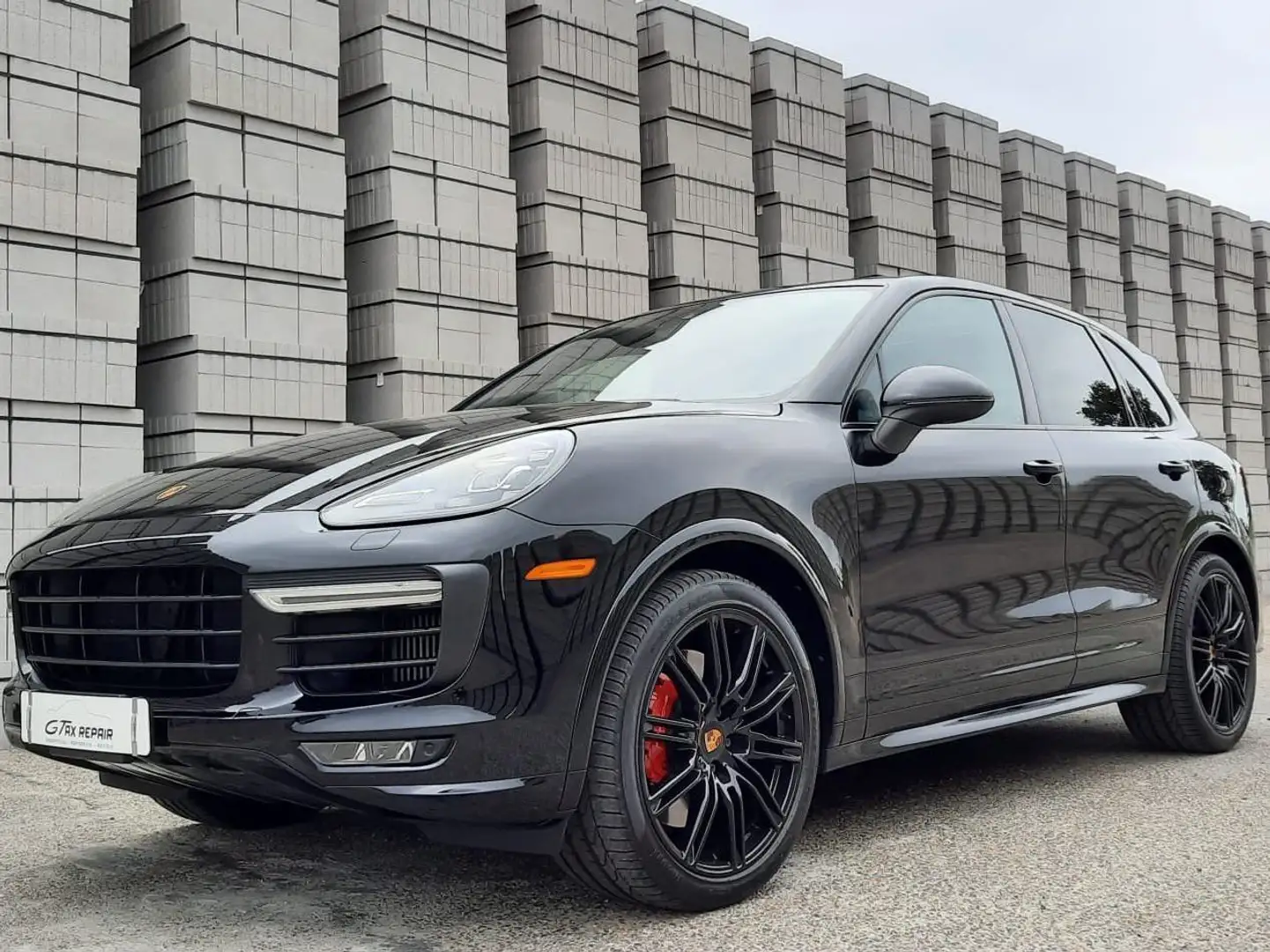 Porsche Cayenne 3.6 GTS Zwart - 1