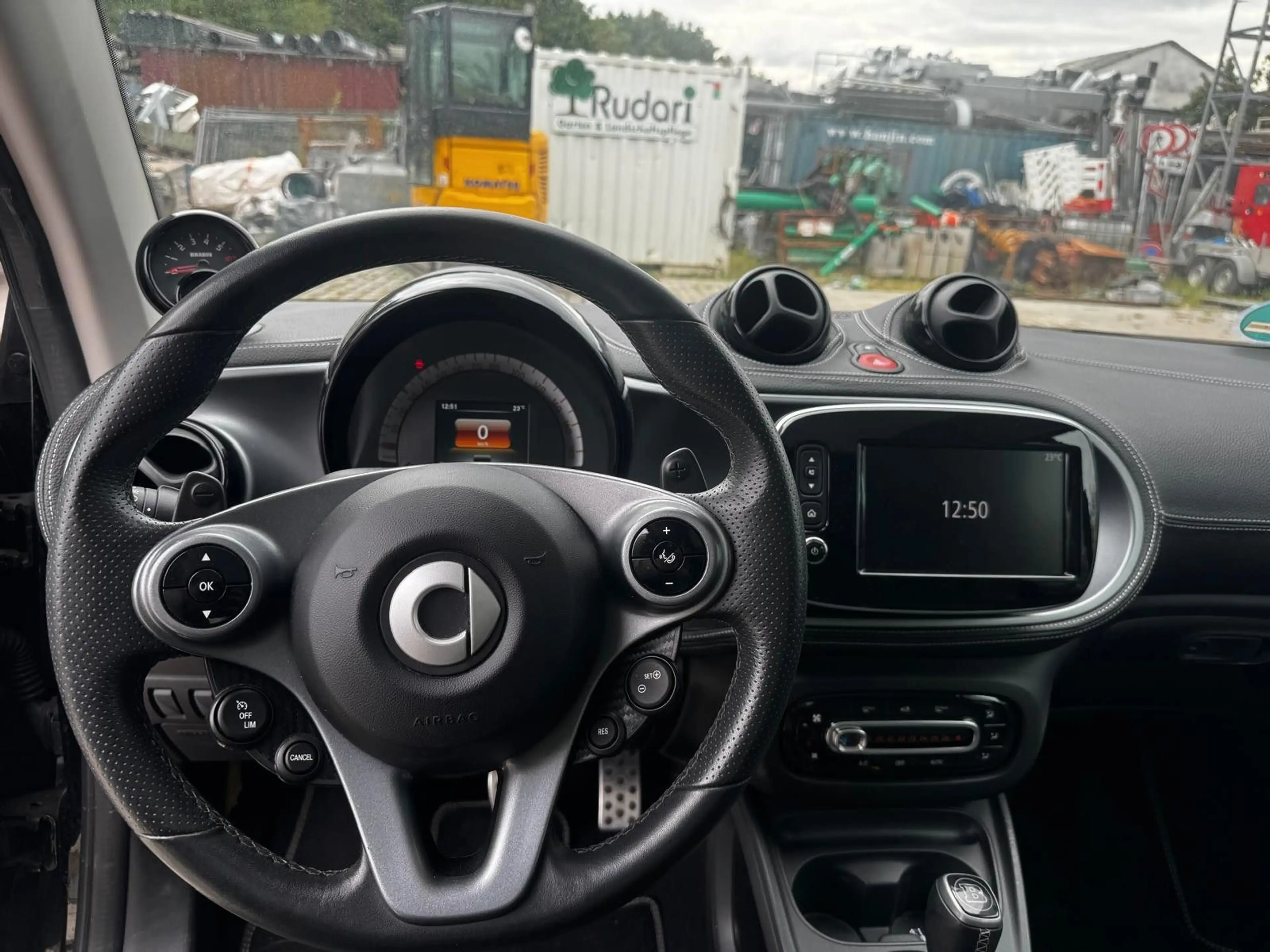 smart forTwo fortwo coupe Basis 66 kW — photo 12