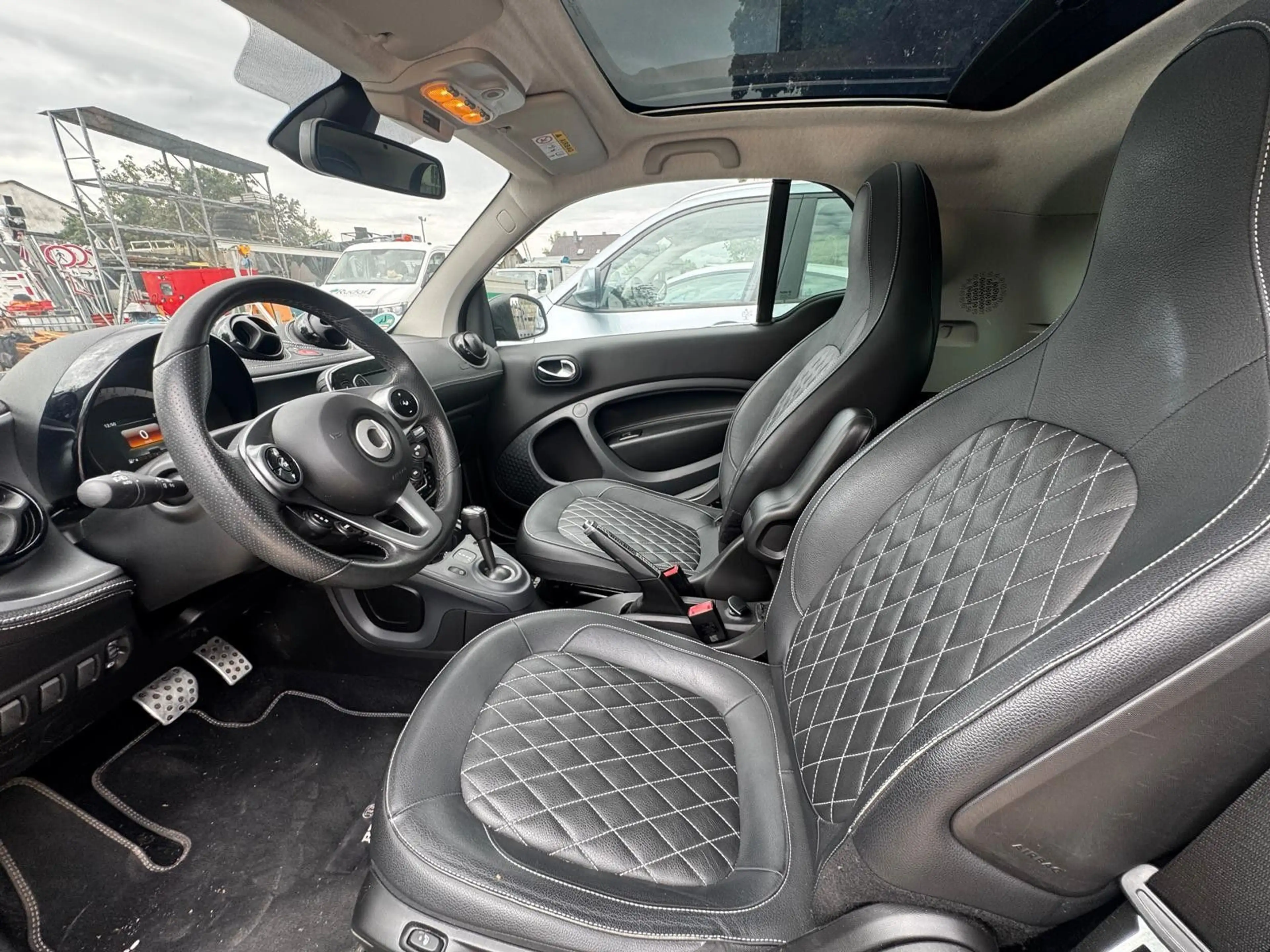 smart forTwo fortwo coupe Basis 66 kW — photo 10