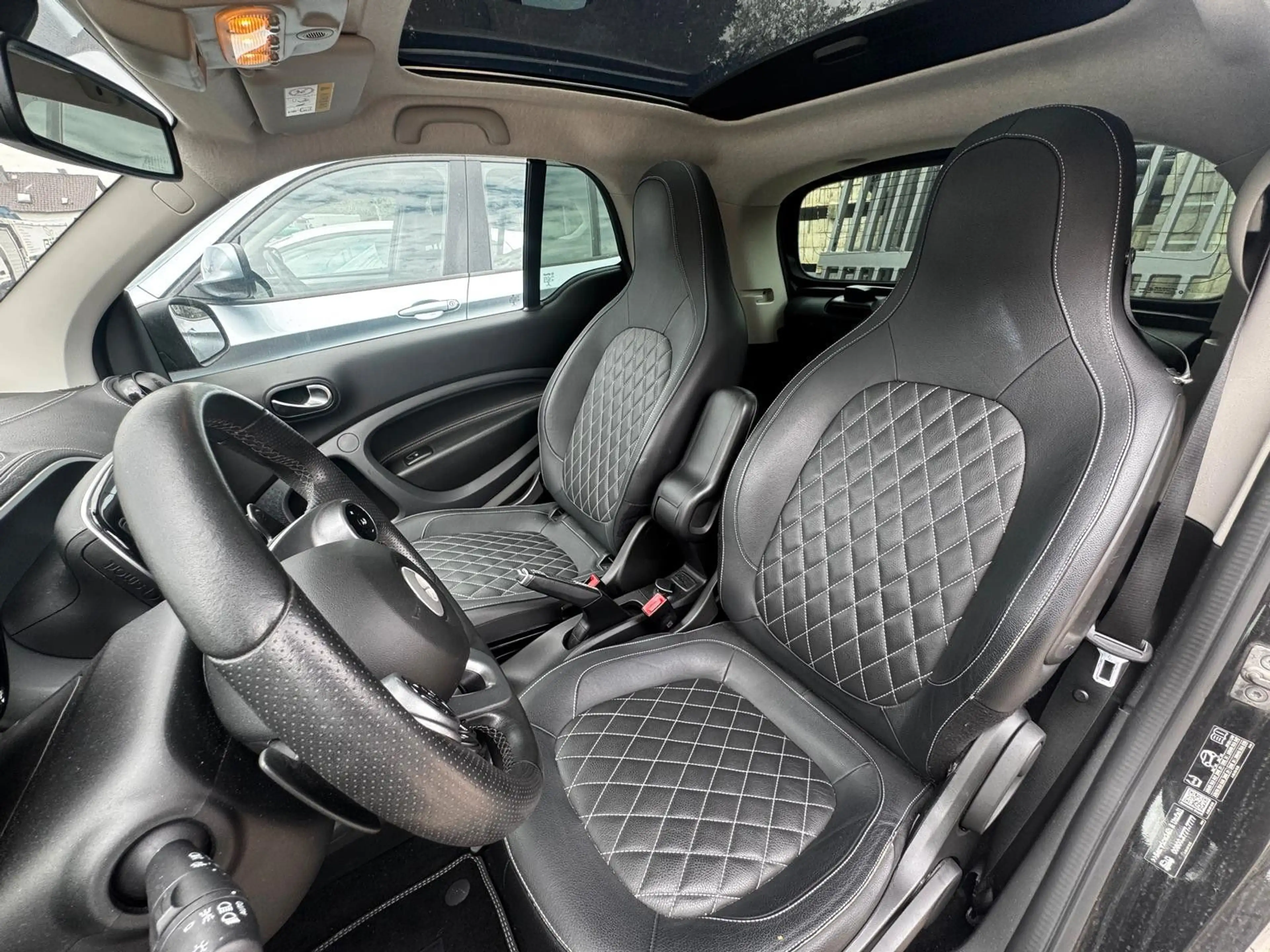 smart forTwo fortwo coupe Basis 66 kW — photo 11