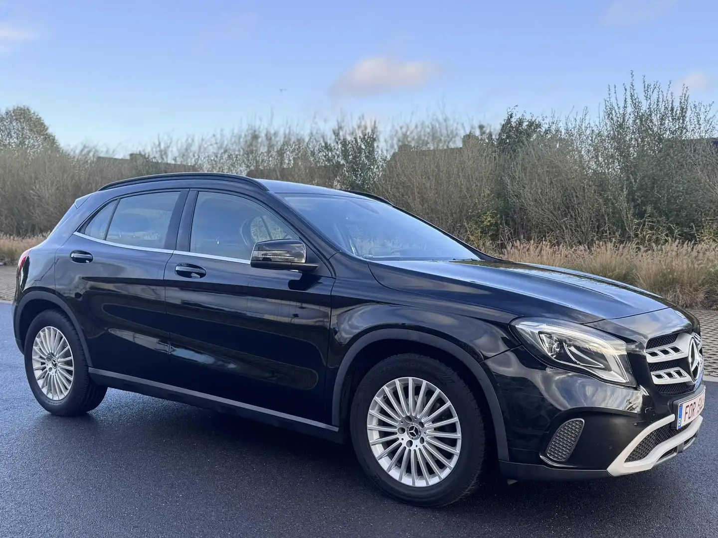 Mercedes-Benz GLA 180 GLA 180 7G-DCT Zwart - 1