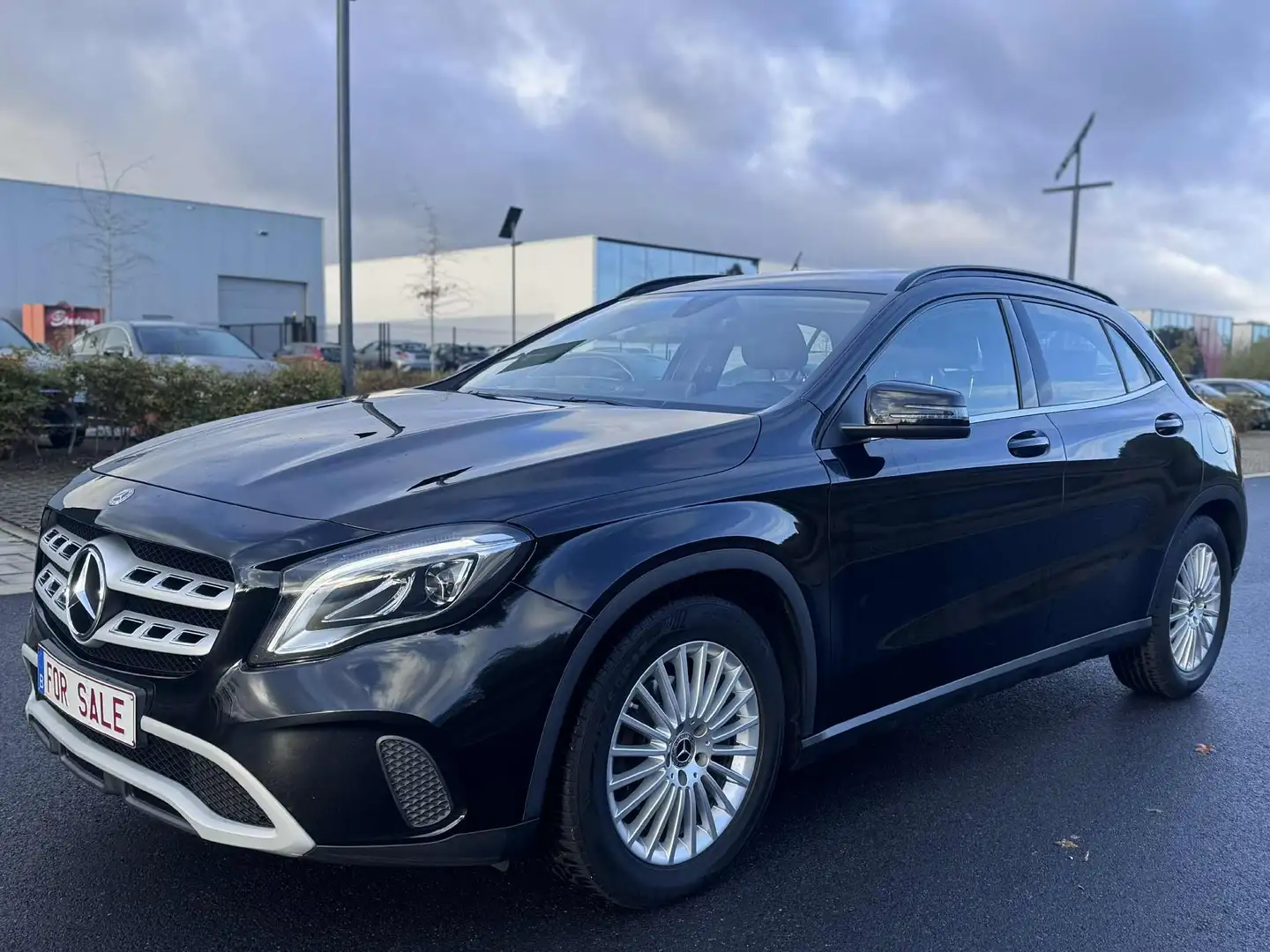 Mercedes-Benz GLA 180 GLA 180 7G-DCT Zwart - 2