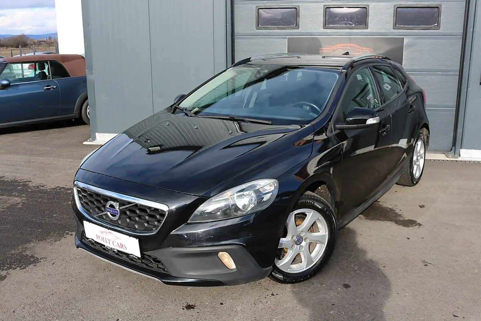 Volvo V40 Cross Country D2 Kinetic Schwarz - 1