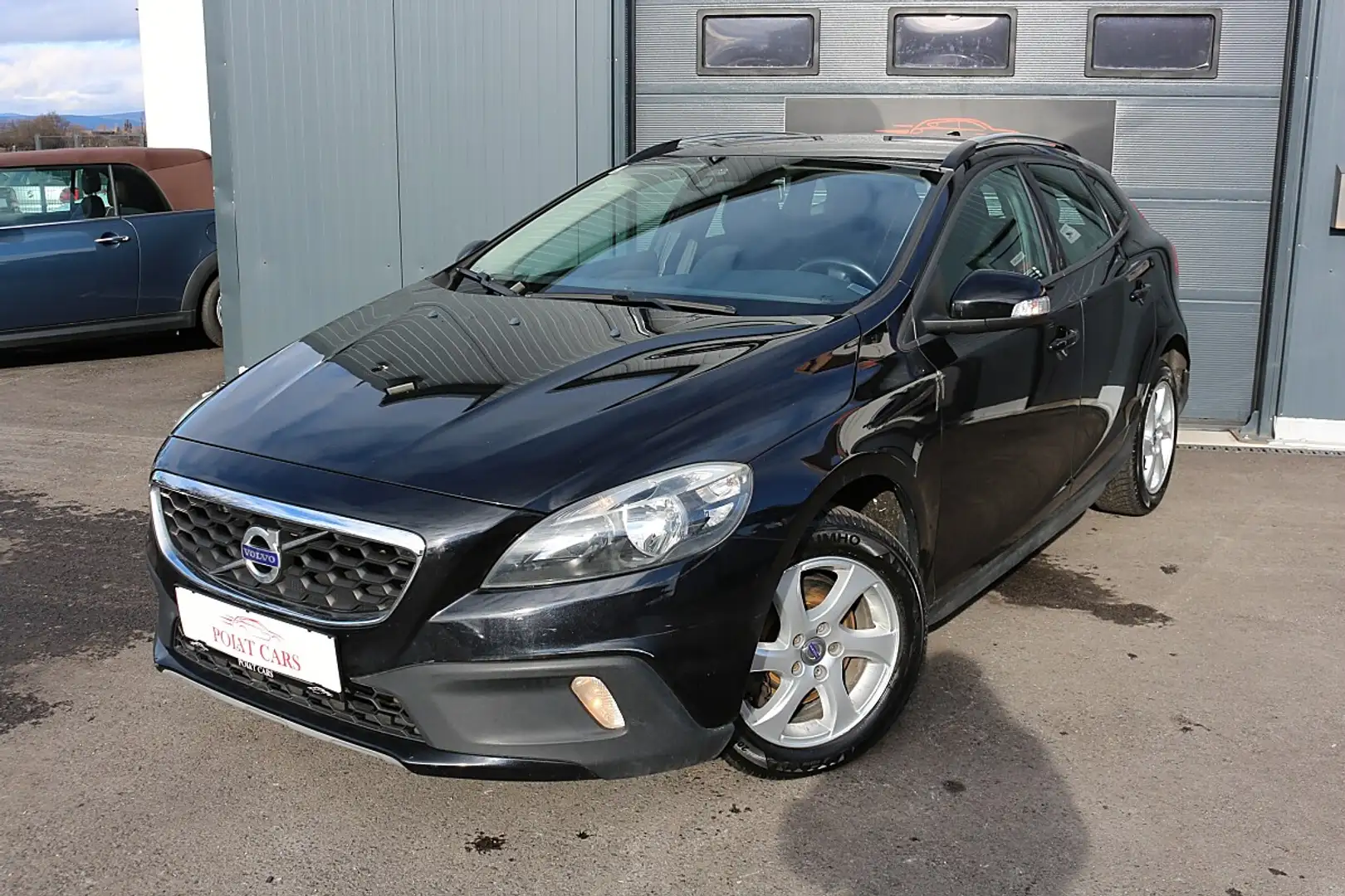 Volvo V40 Cross Country D2 Kinetic Schwarz - 2