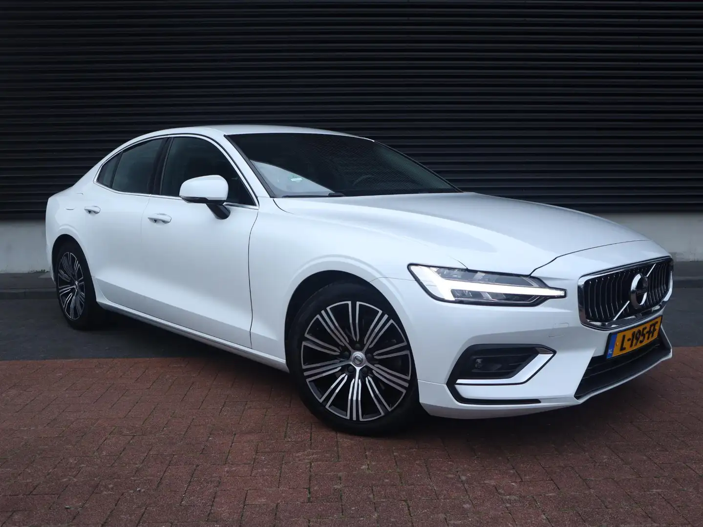 Volvo S60 2.0 B4 Inscription | Pilot assist | Multimedia/nav Wit - 2