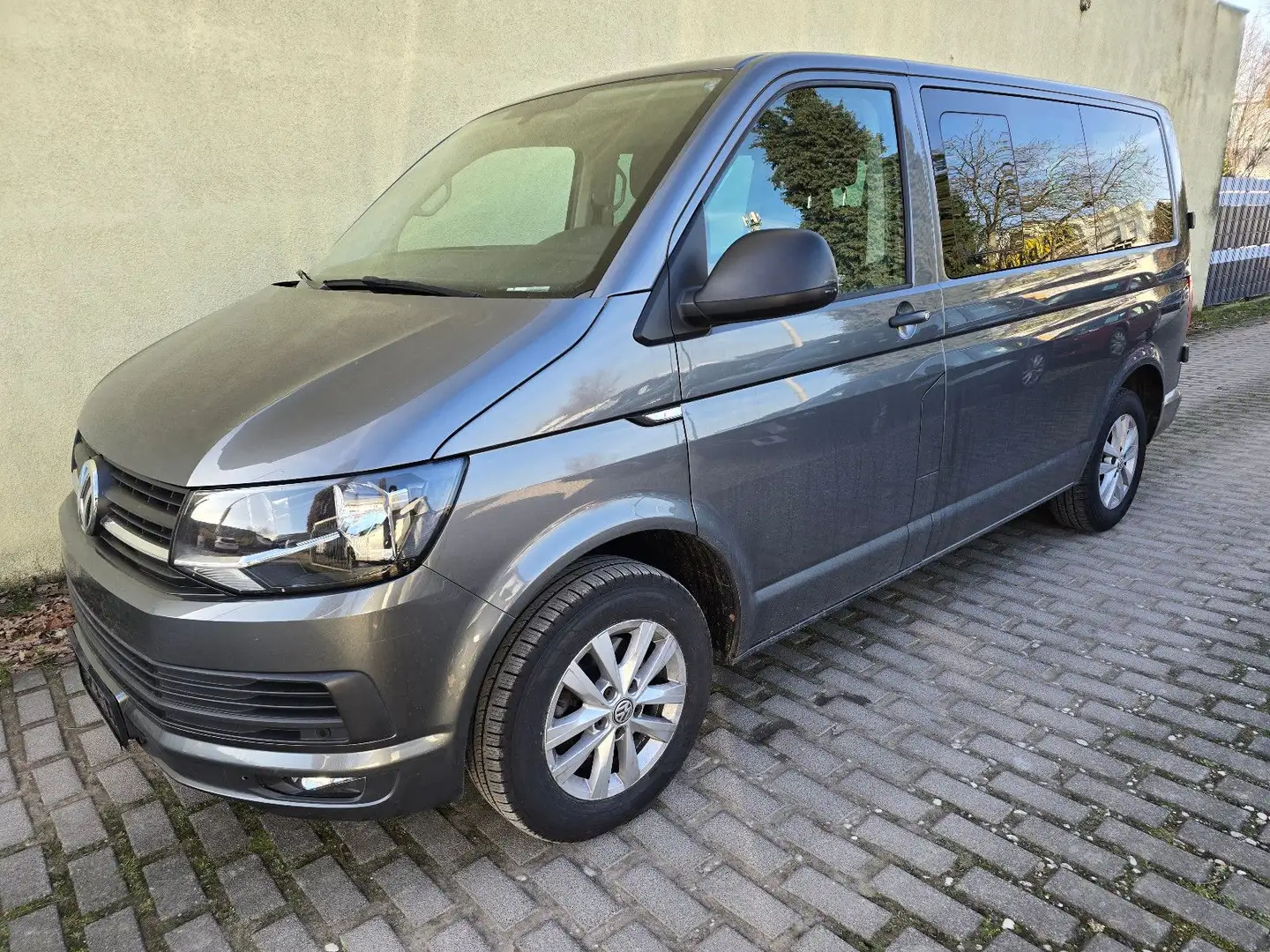 Volkswagen T6 Multivan Navi 7-Sitzer +GARANTIE+ Grau - 1