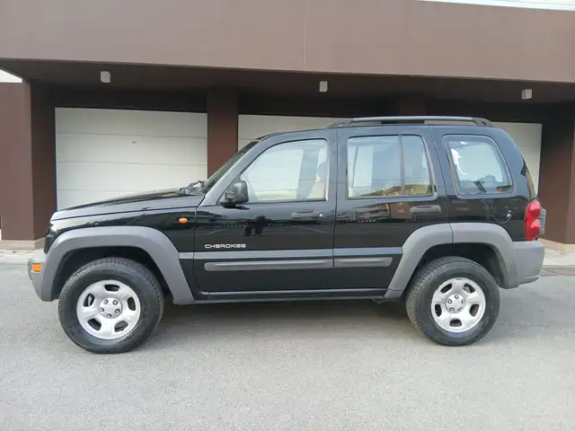 Jeep Cherokee 2.5 crd Sport manuale trazione 4x4