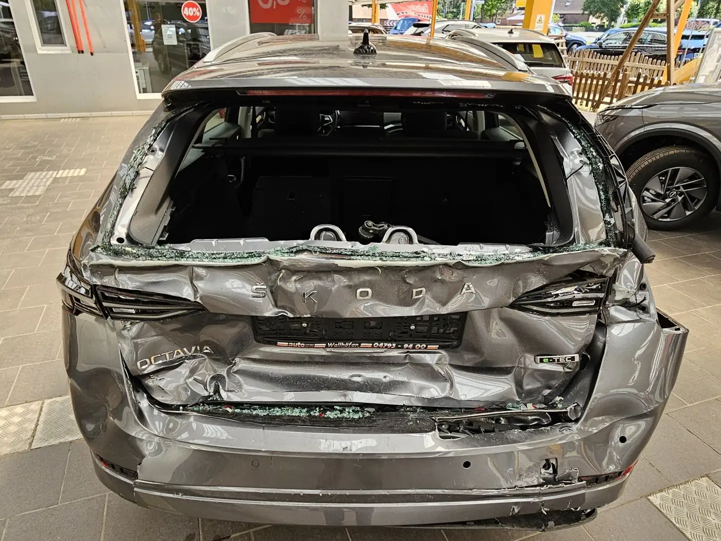 Skoda Octavia Combi Style 1,5 eTSI DSG Grau - 2