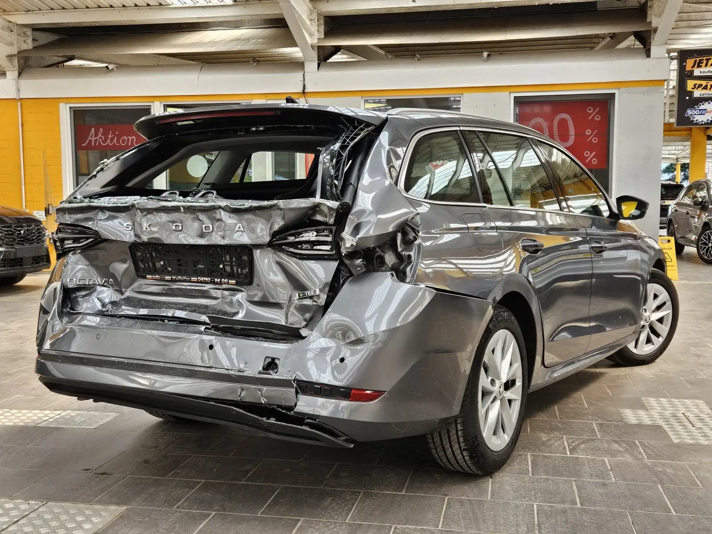 Skoda Octavia Combi Style 1,5 eTSI DSG Grau - 1