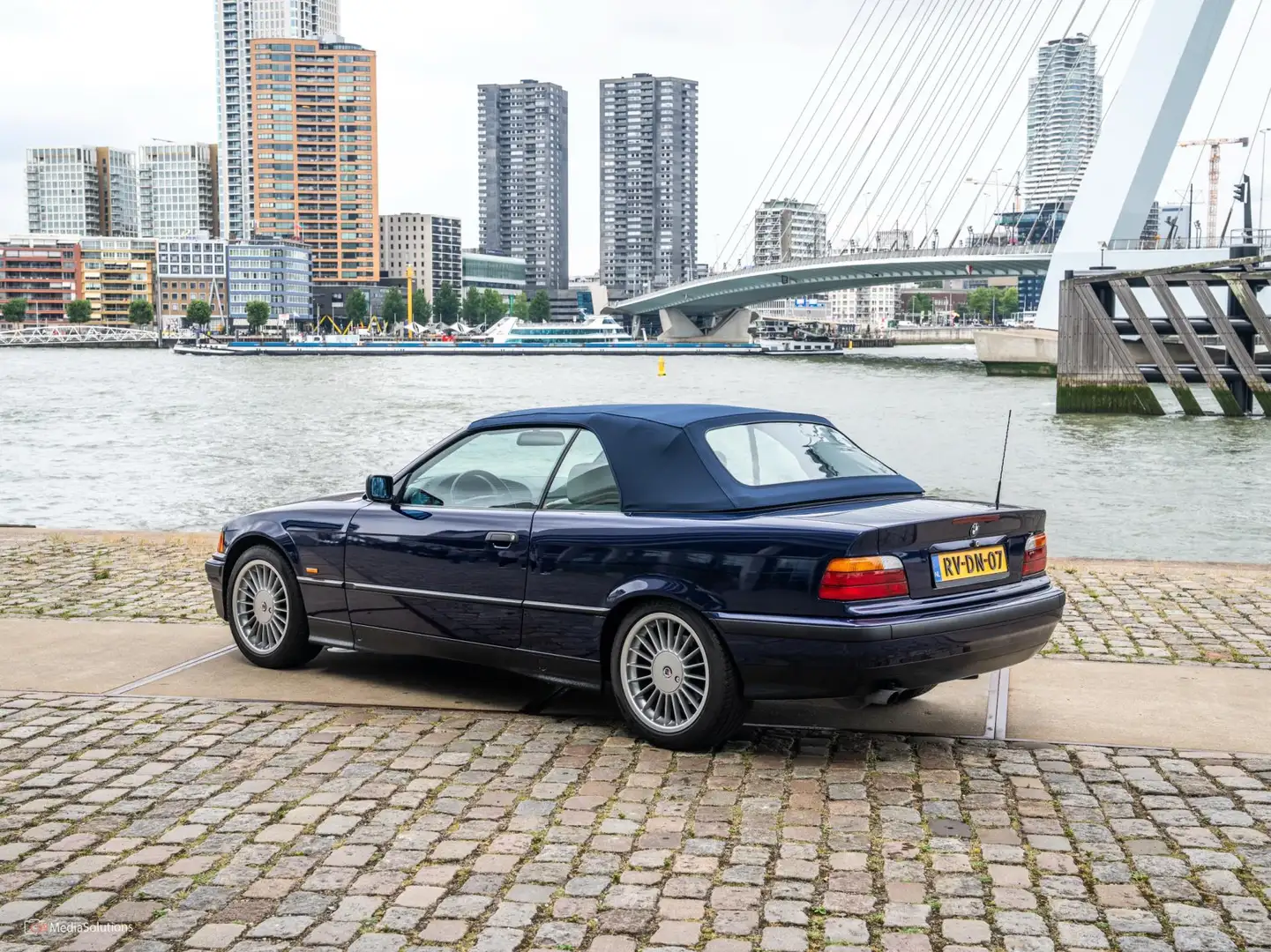 BMW 320 3-serie Cabrio 320i Executive Azul - 2