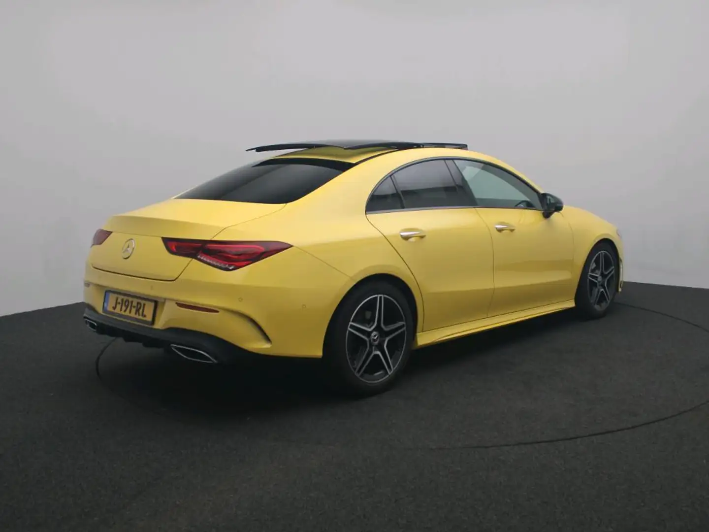 Mercedes-Benz CLA 200 Business Solution AMG /Panoramadak /Memory /Night Jaune - 2