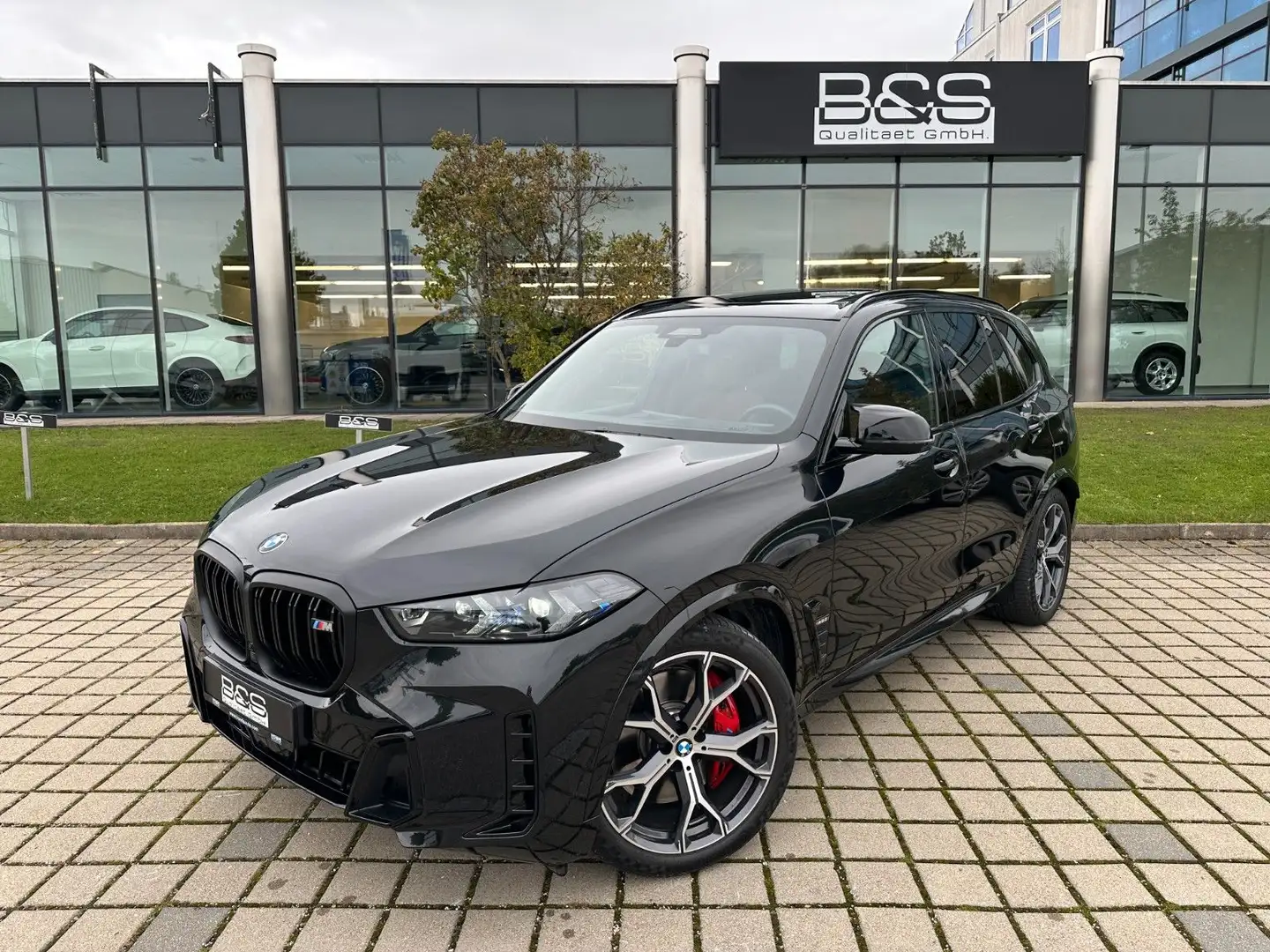 BMW X5 M60 i xDrive ACC,HUD,PANO,HARMAN,LUFT,AHK,360 Zwart - 2