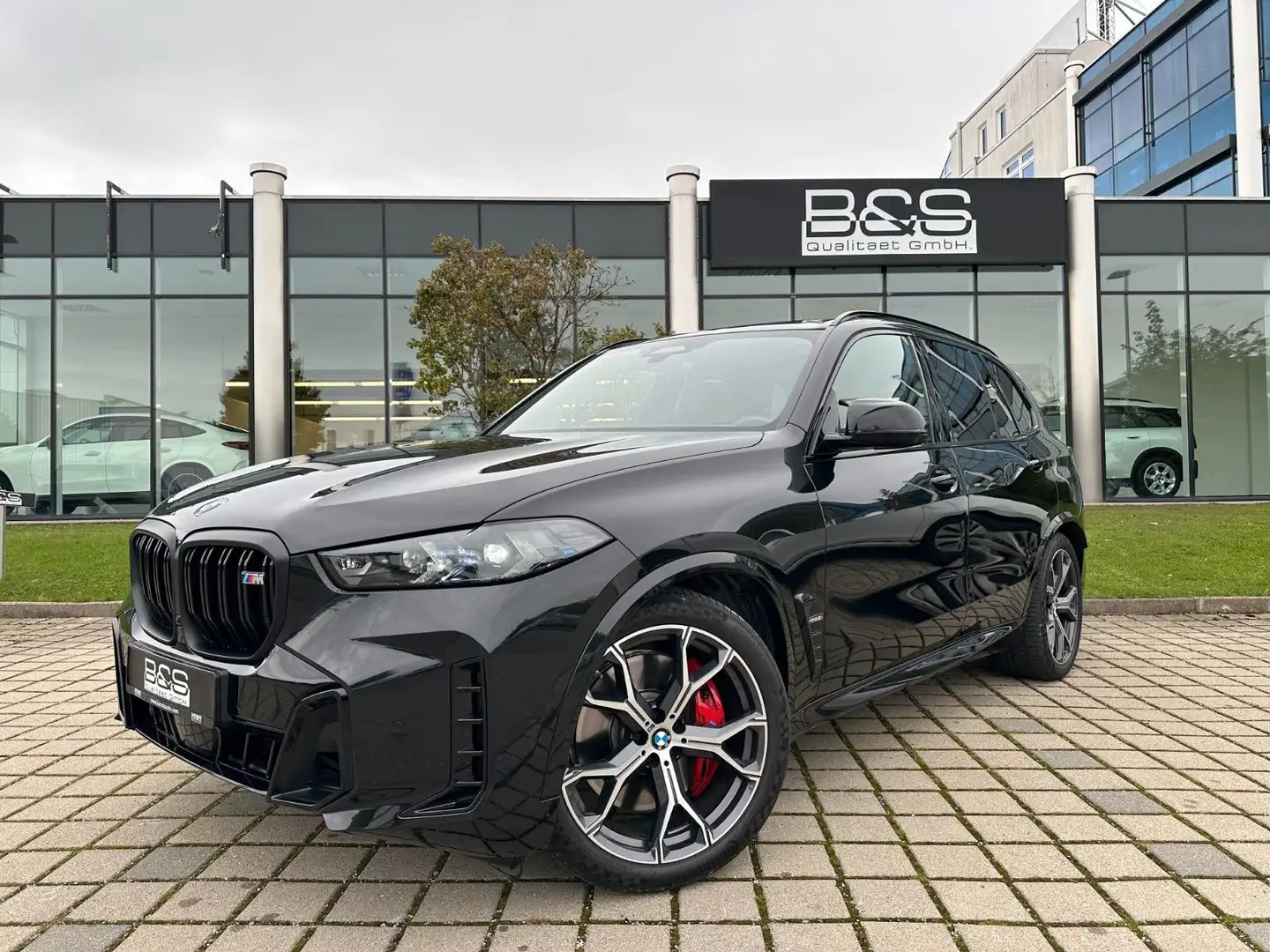 BMW X5 M60 i xDrive ACC,HUD,PANO,HARMAN,LUFT,AHK,360 Zwart - 1