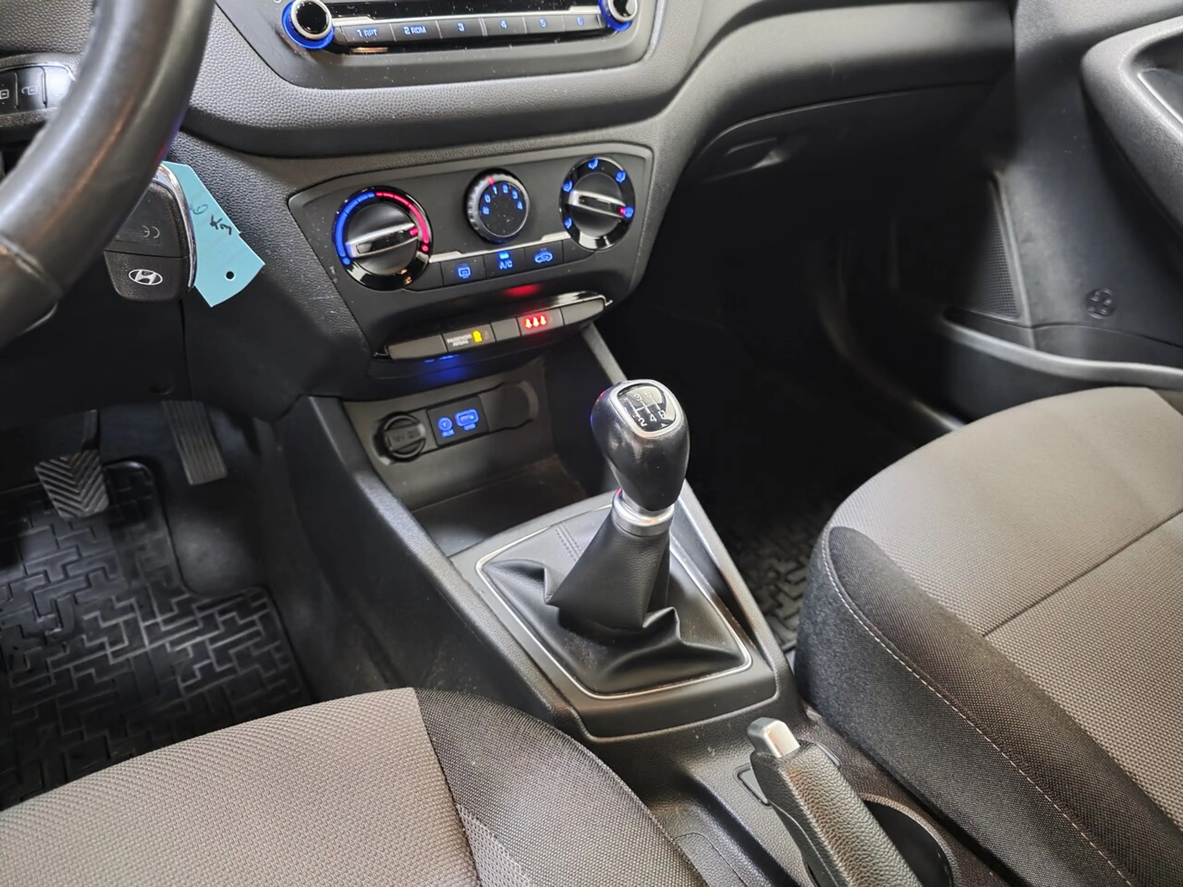 Hyundai i20 1.2 Benzine - Bluetooth - Airco - Topstaat! — photo 11