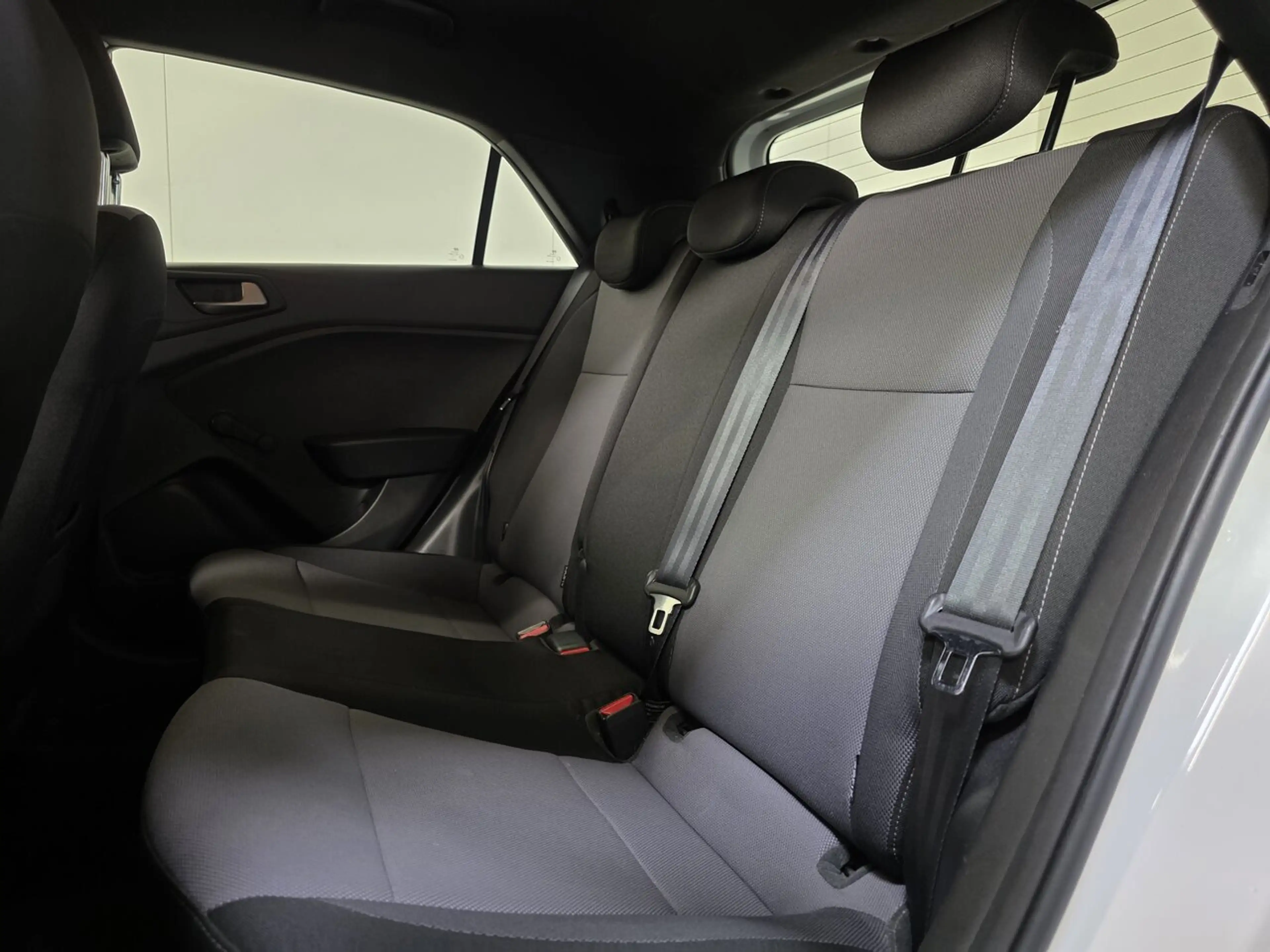 Hyundai i20 1.2 Benzine - Bluetooth - Airco - Topstaat! — photo 9