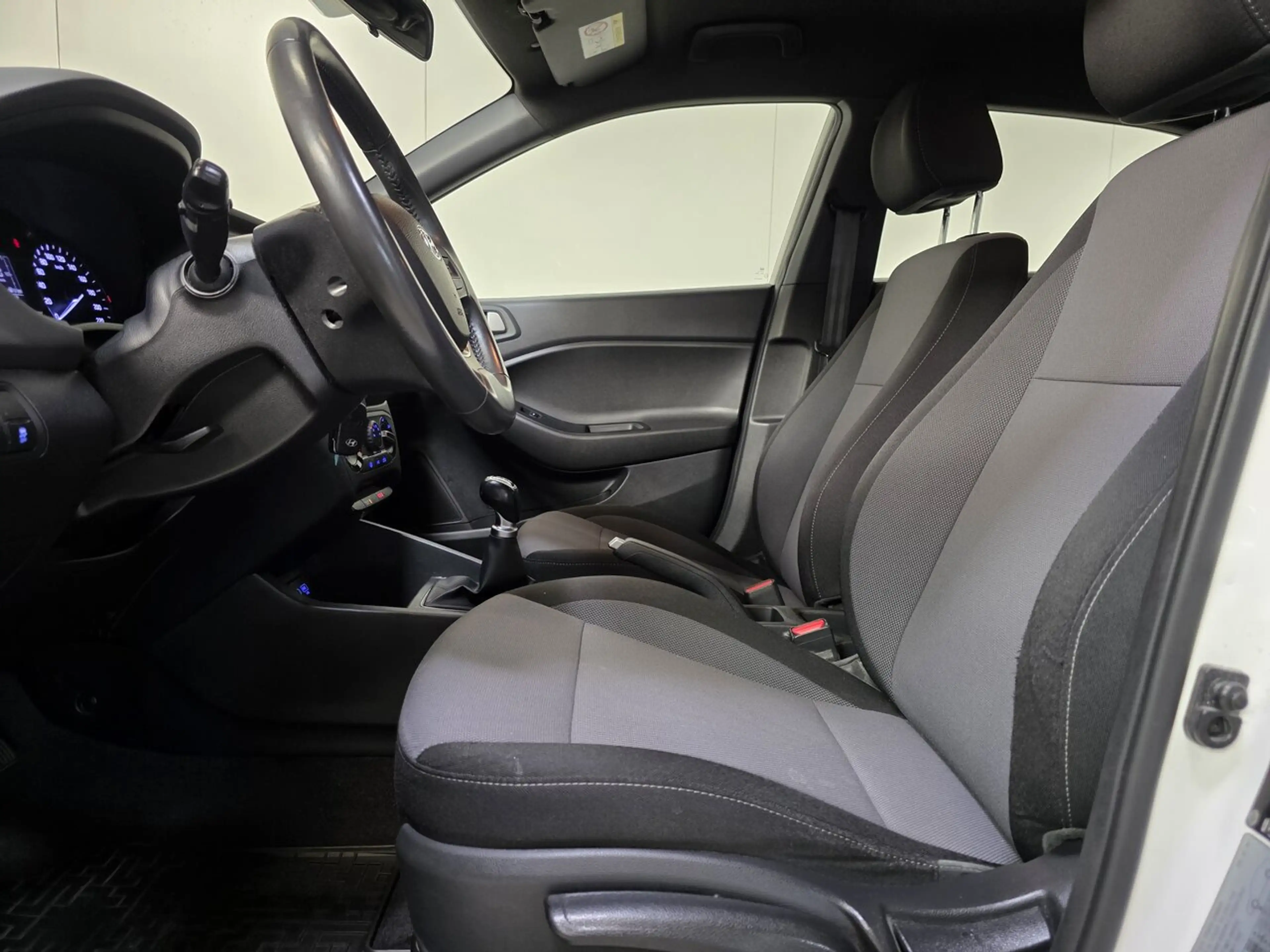 Hyundai i20 1.2 Benzine - Bluetooth - Airco - Topstaat! — photo 8