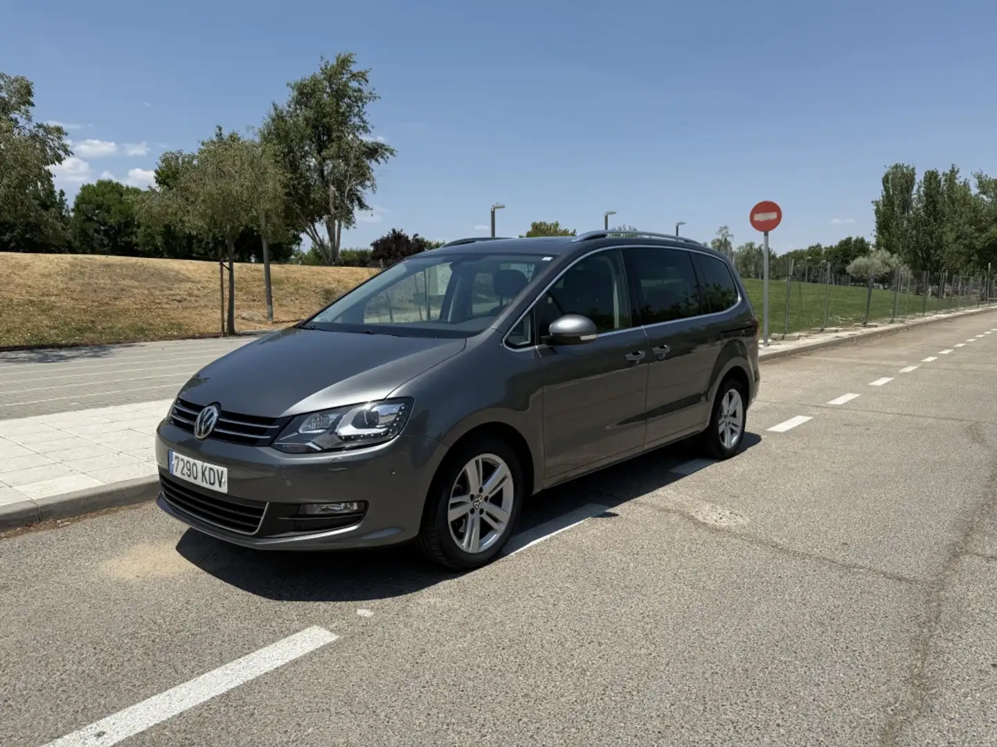 Volkswagen Sharan 2.0TDI Advance DSG 110kW Gris - 2