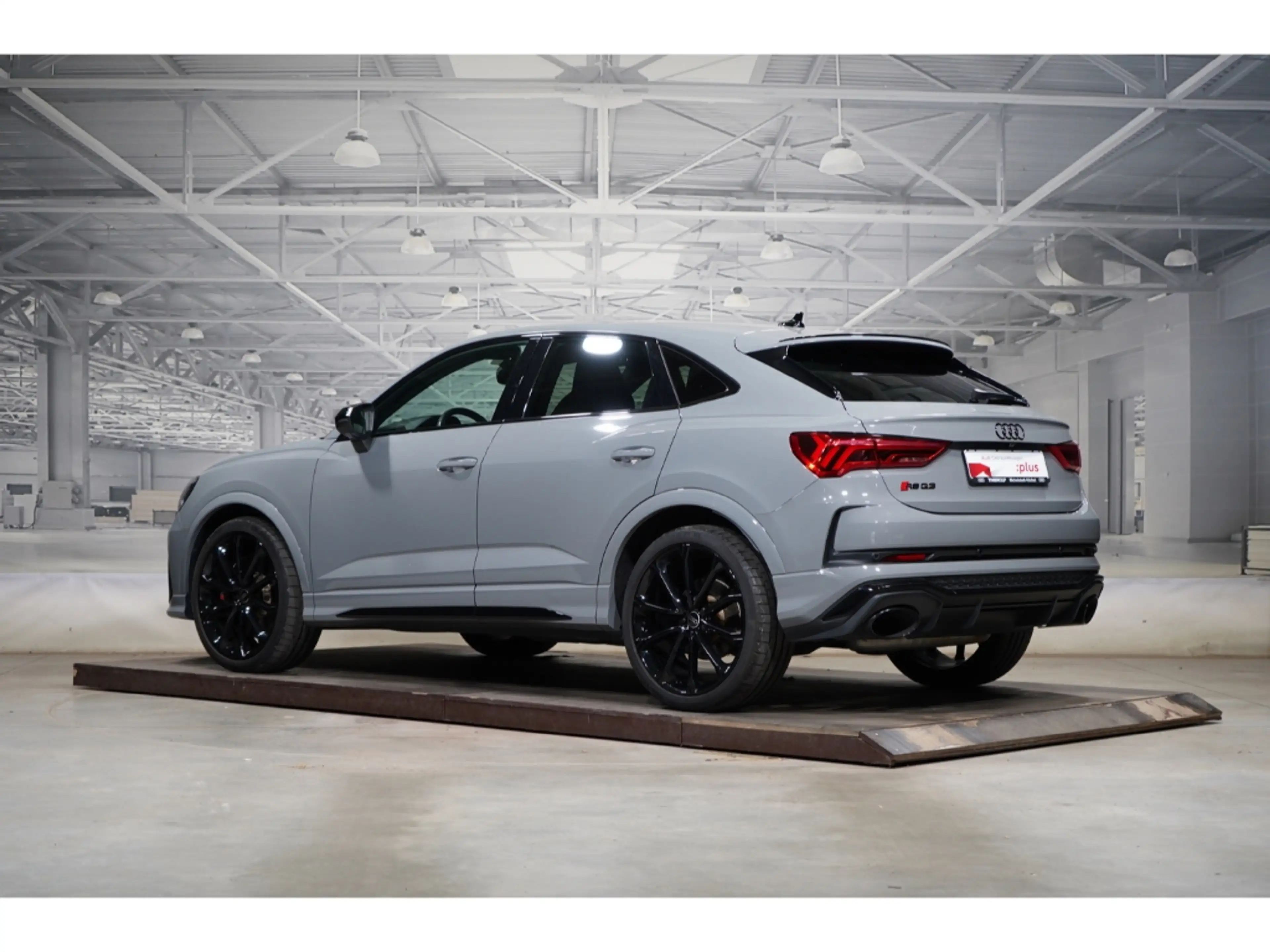 Audi RS Q3 Sportback quattro B&O Pano AHK RS-AGA 280 — photo 2