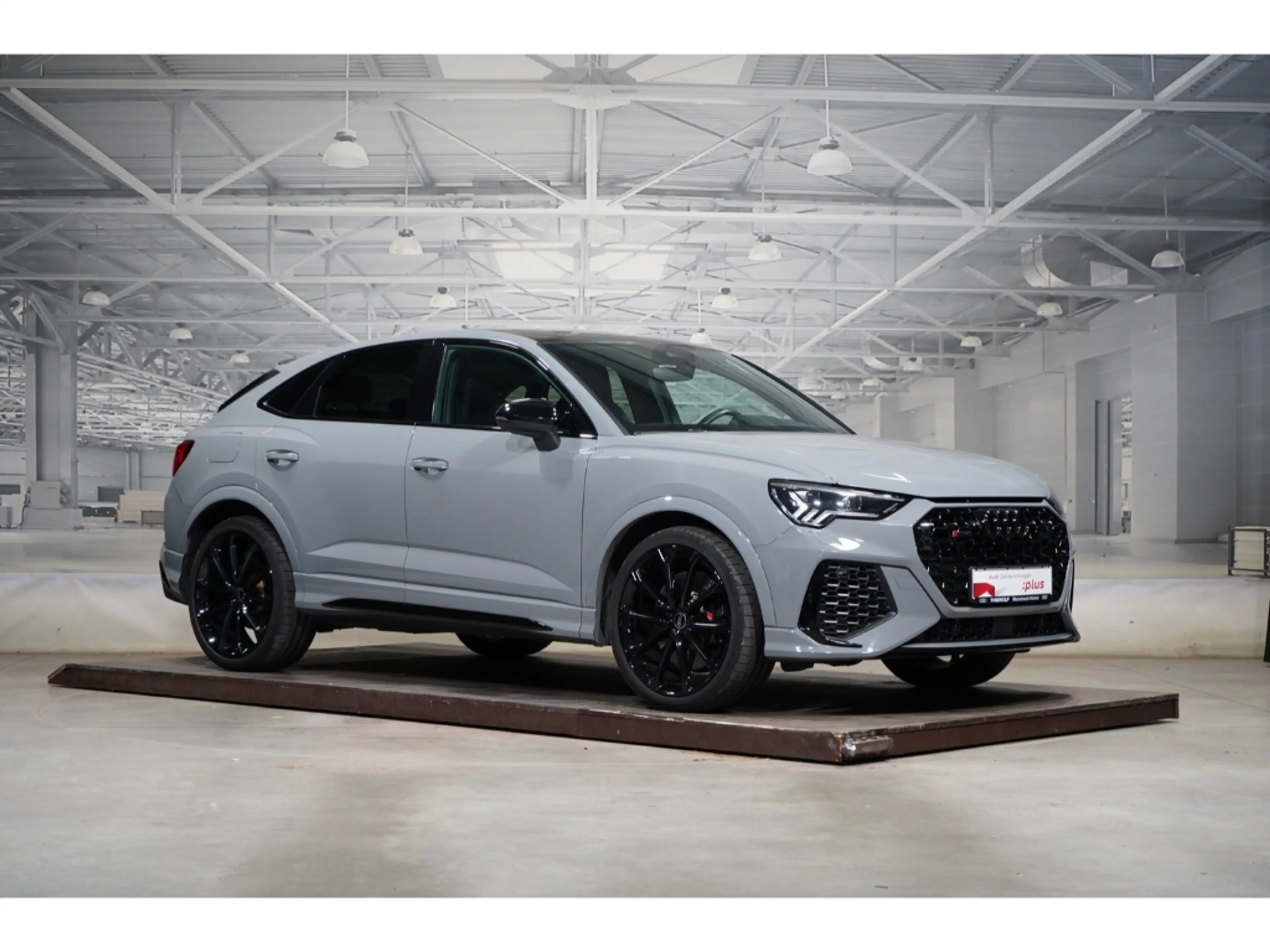 Audi RS Q3 Sportback quattro B&O Pano AHK RS-AGA 280 — photo 4