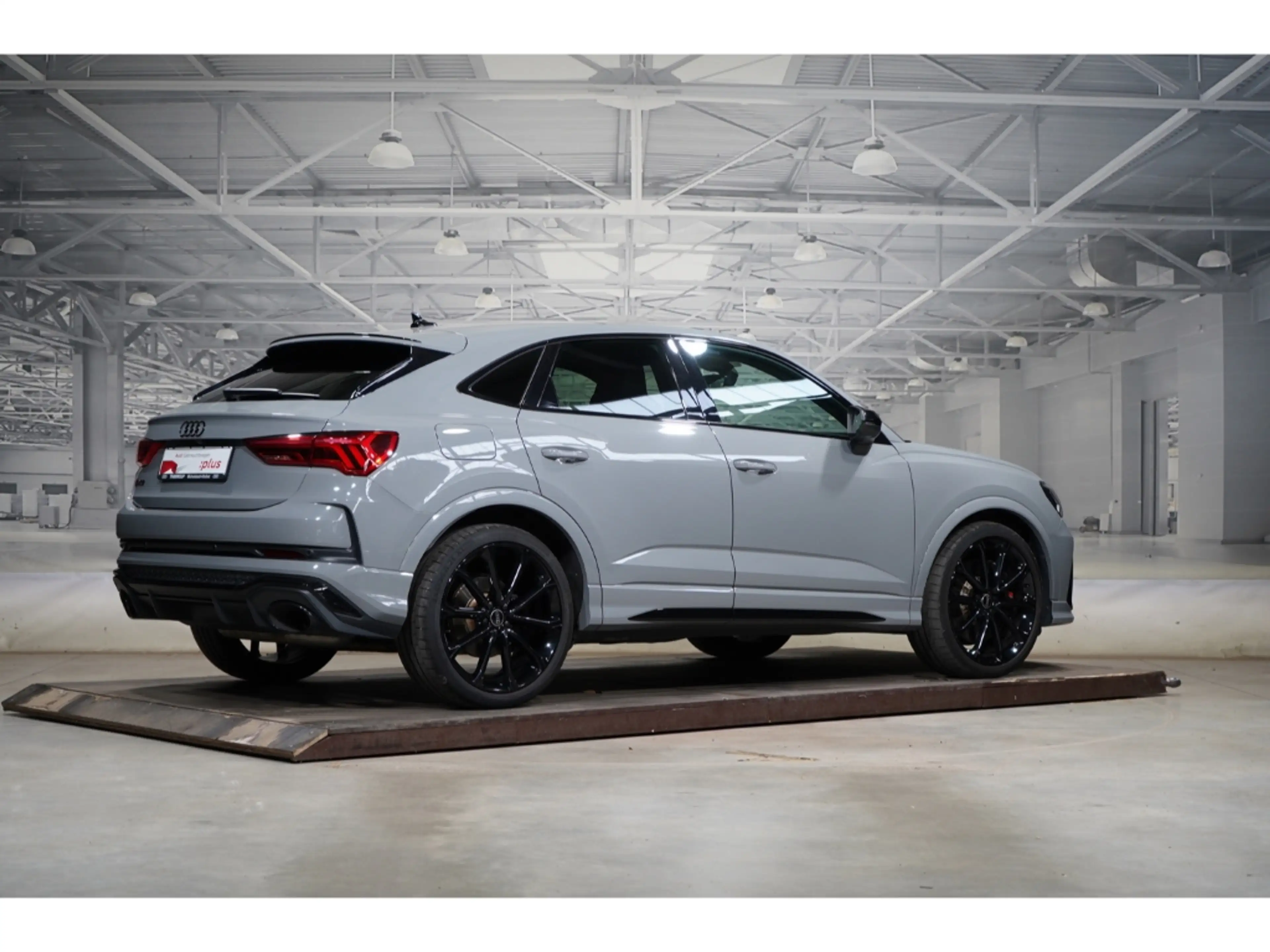 Audi RS Q3 Sportback quattro B&O Pano AHK RS-AGA 280 — photo 3