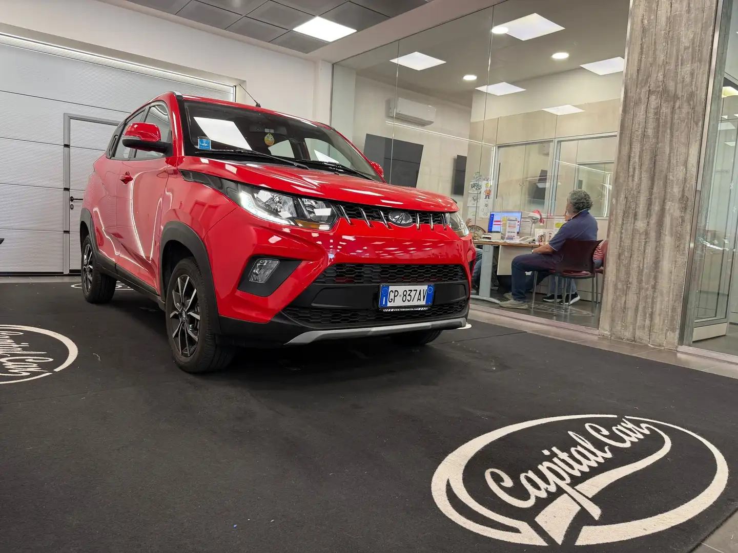Mahindra KUV100 KUV100 1.2 K8 Rouge - 1