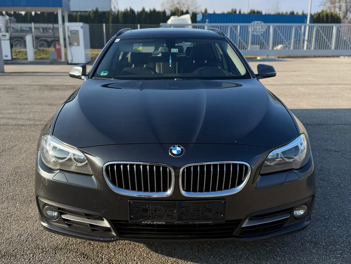 BMW 520 520d xDrive Touring Aut.  *Pickerl Neu* Grau - 2