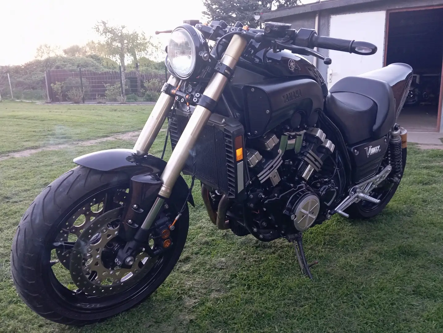 Yamaha Vmax Noir - 2