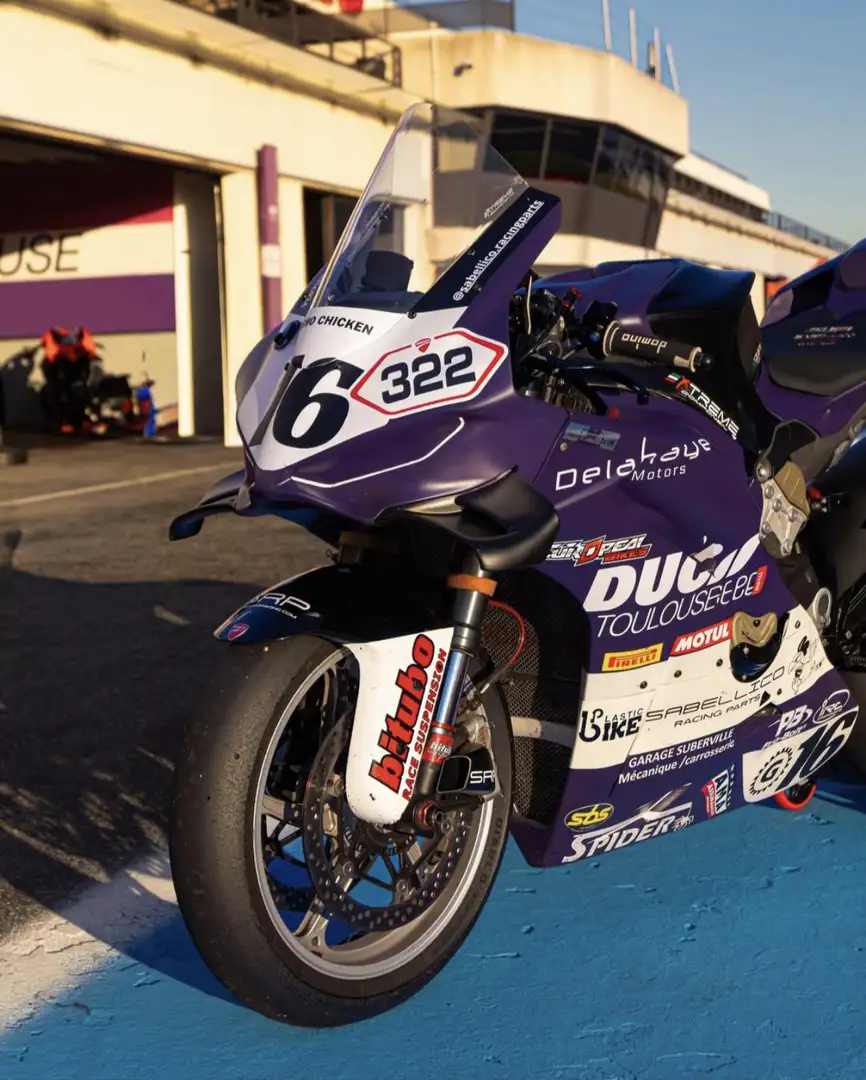 Ducati Panigale V4 Piros - 2