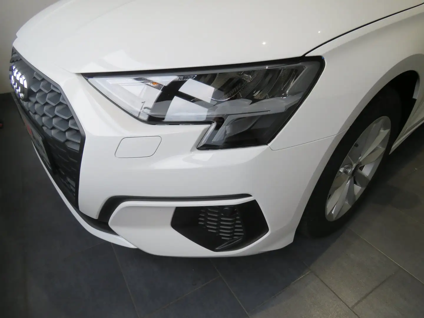 Audi A3 30 TFSI Blanc - 2