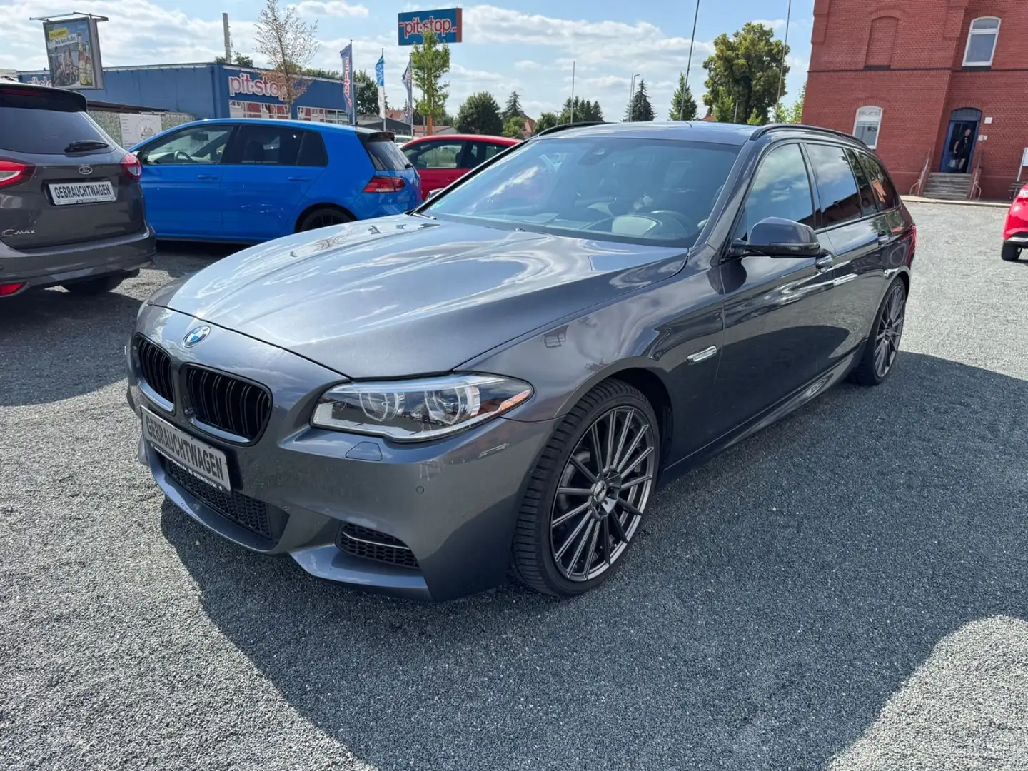 BMW 550 d Touring xDrive LED / Bang & Olufsen / Pano Gris - 2