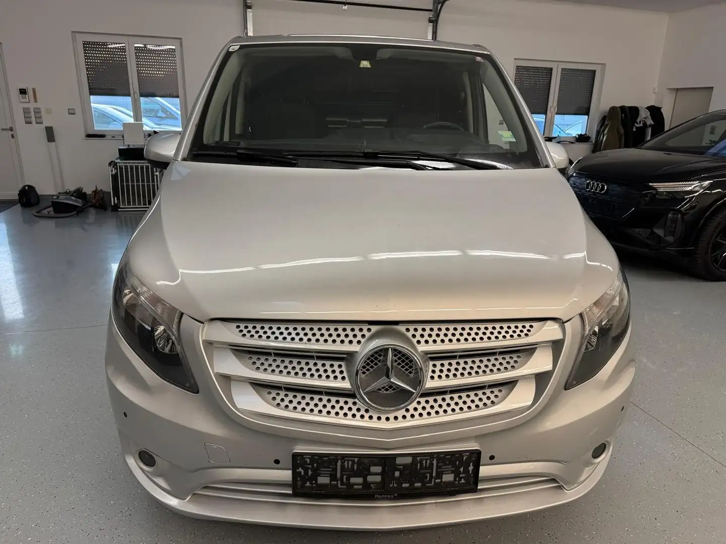 Mercedes-Benz Vito 116 CDI RWD lang Grau - 2