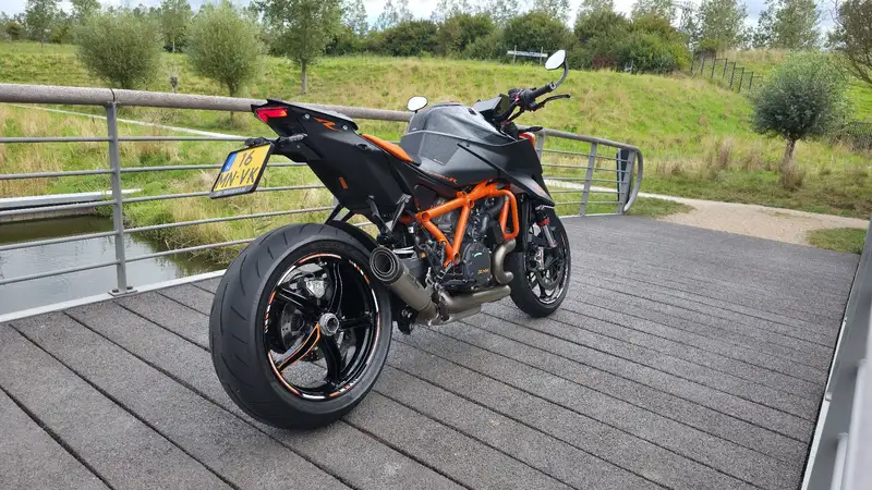 KTM 1290 Super Duke R - foto 2