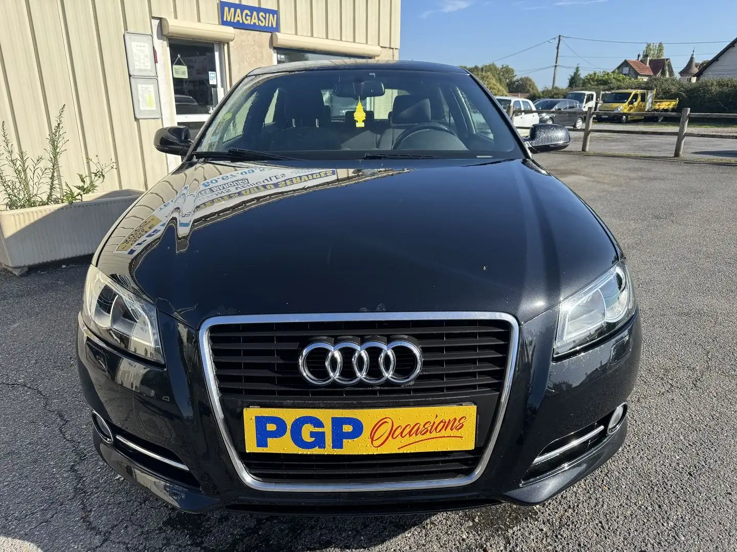 Audi A3 1.6 TDI 105CH FAP AMBIENTE S TRONIC 7 3P Schwarz - 2
