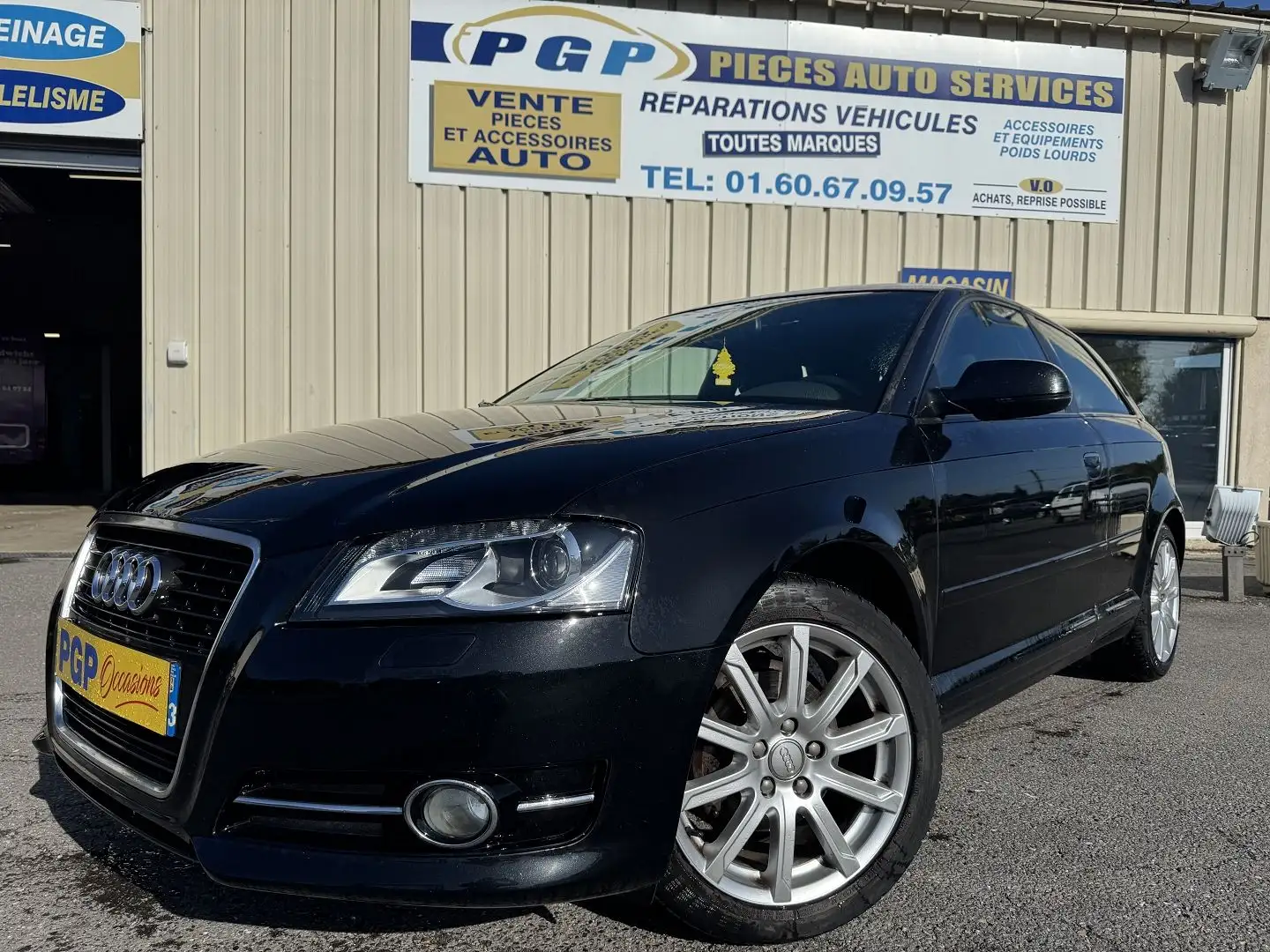 Audi A3 1.6 TDI 105CH FAP AMBIENTE S TRONIC 7 3P Schwarz - 1