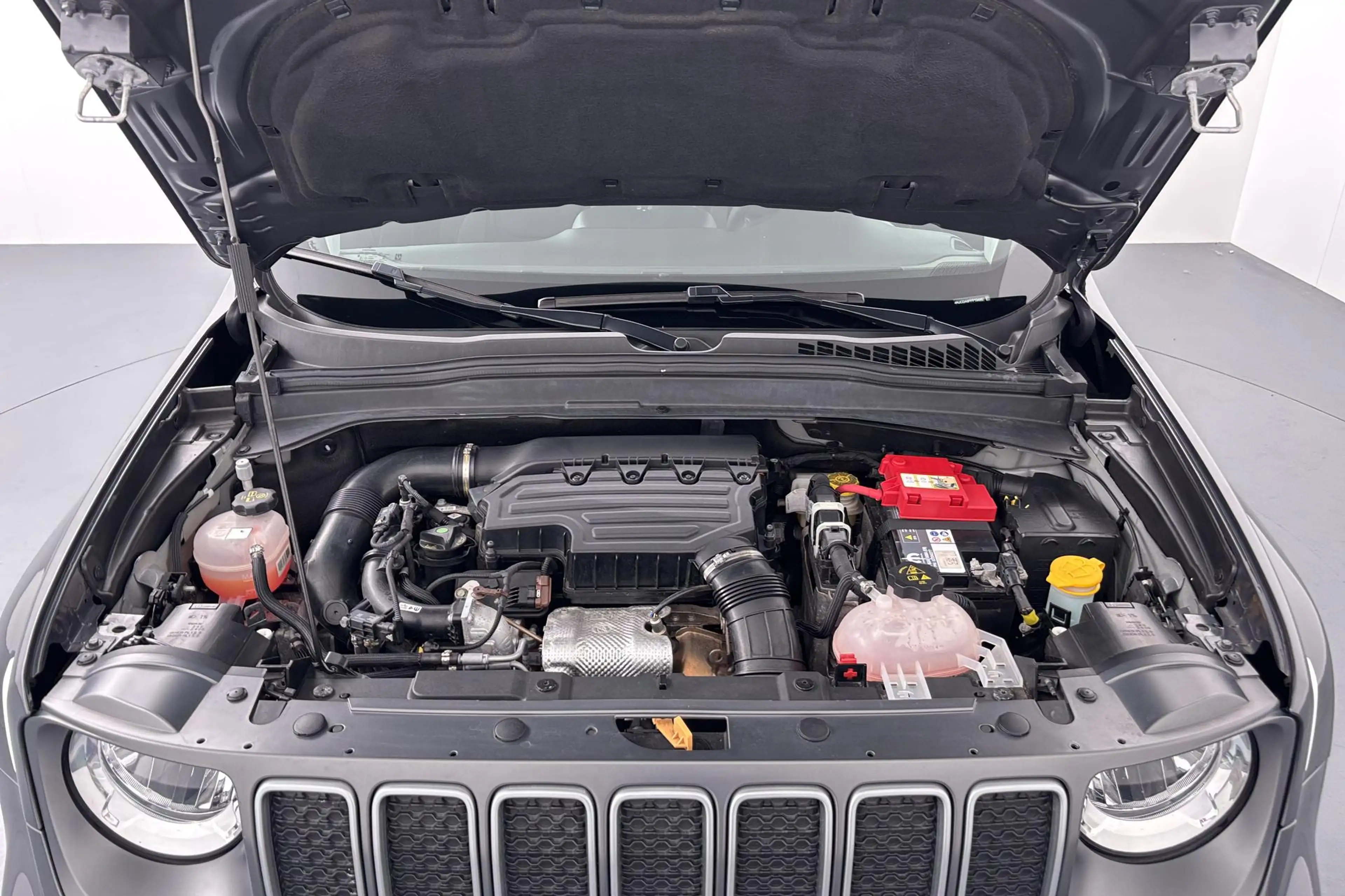 Jeep Renegade 1.5T e-Hybrid Limited Compact avontuur met een sli — photo 13