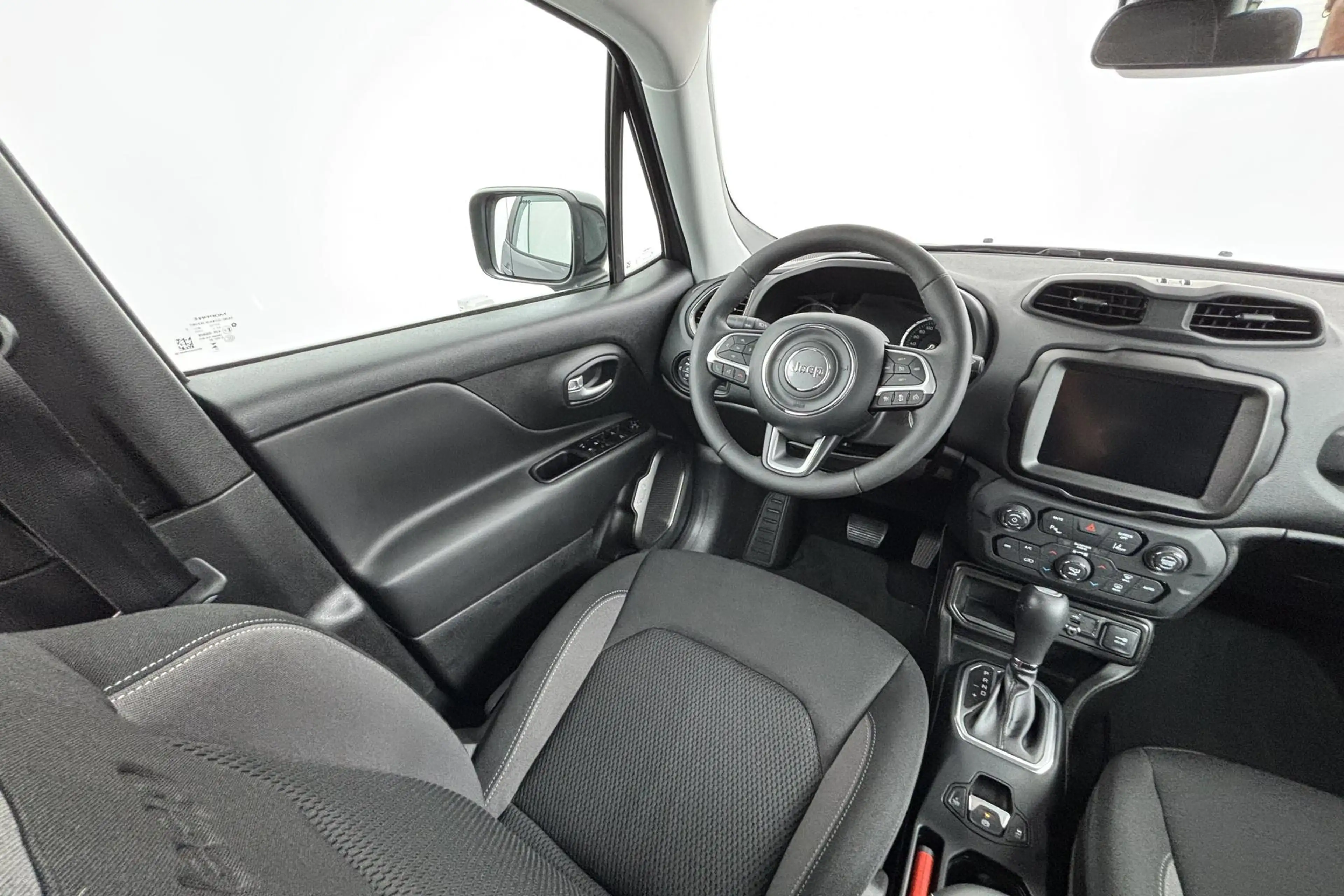 Jeep Renegade 1.5T e-Hybrid Limited Compact avontuur met een sli — photo 12