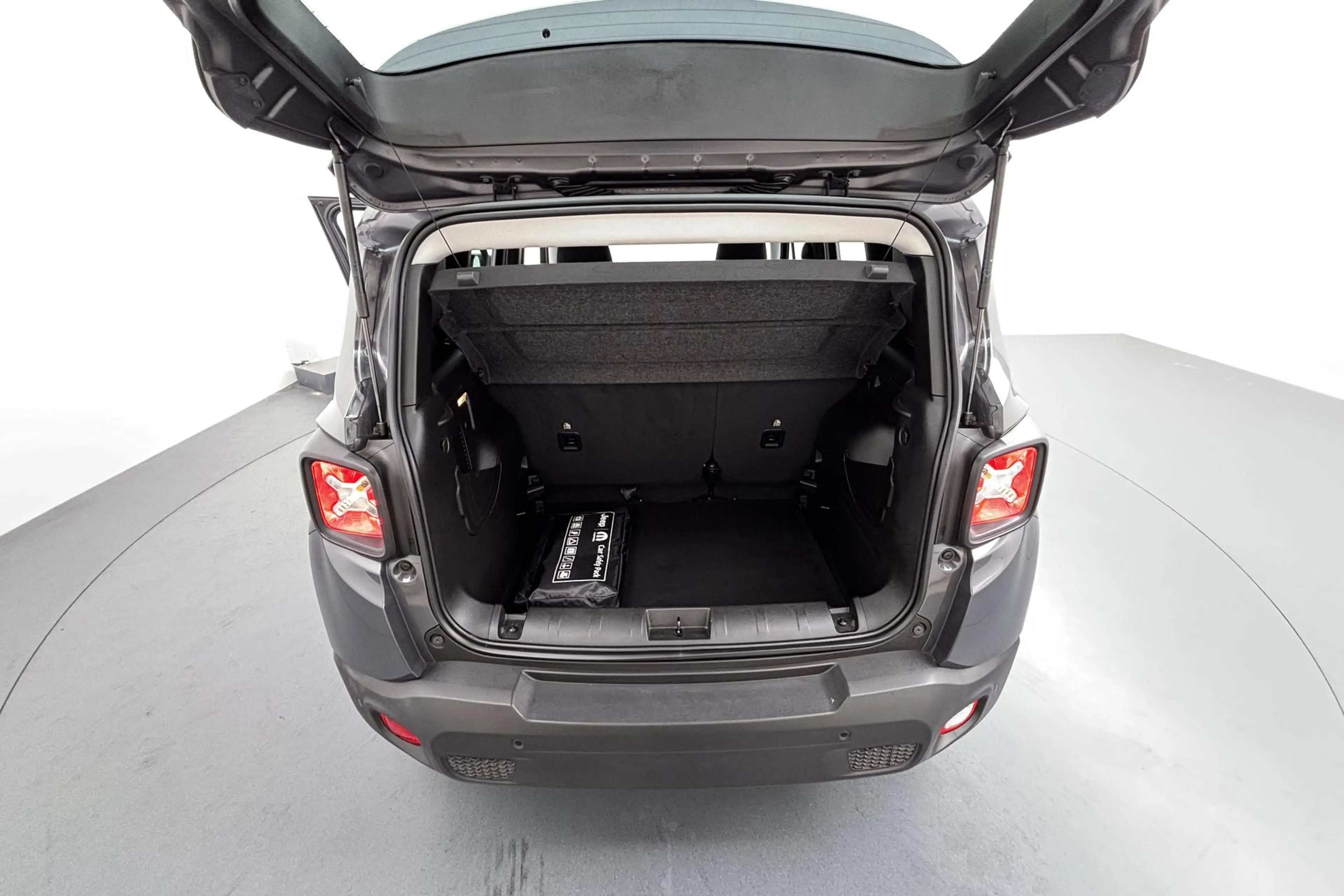 Jeep Renegade 1.5T e-Hybrid Limited Compact avontuur met een sli — photo 14