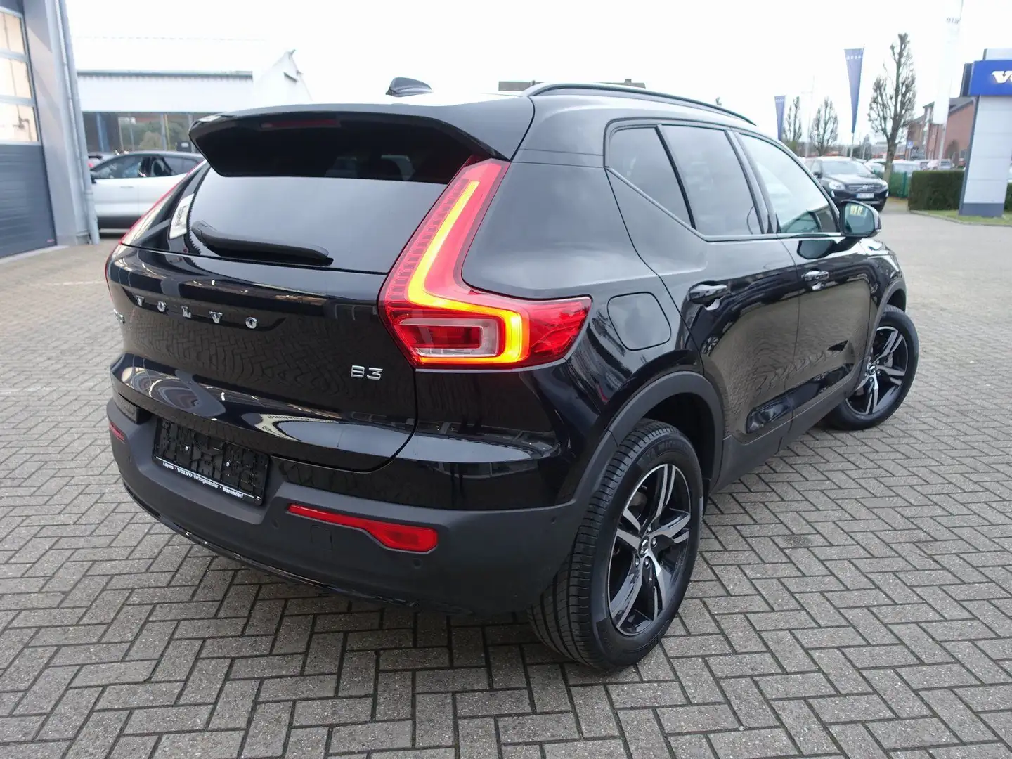 Volvo XC40 Plus B3 Mild-Hybrid/Dark/360°/Memory/BLIS Schwarz - 2