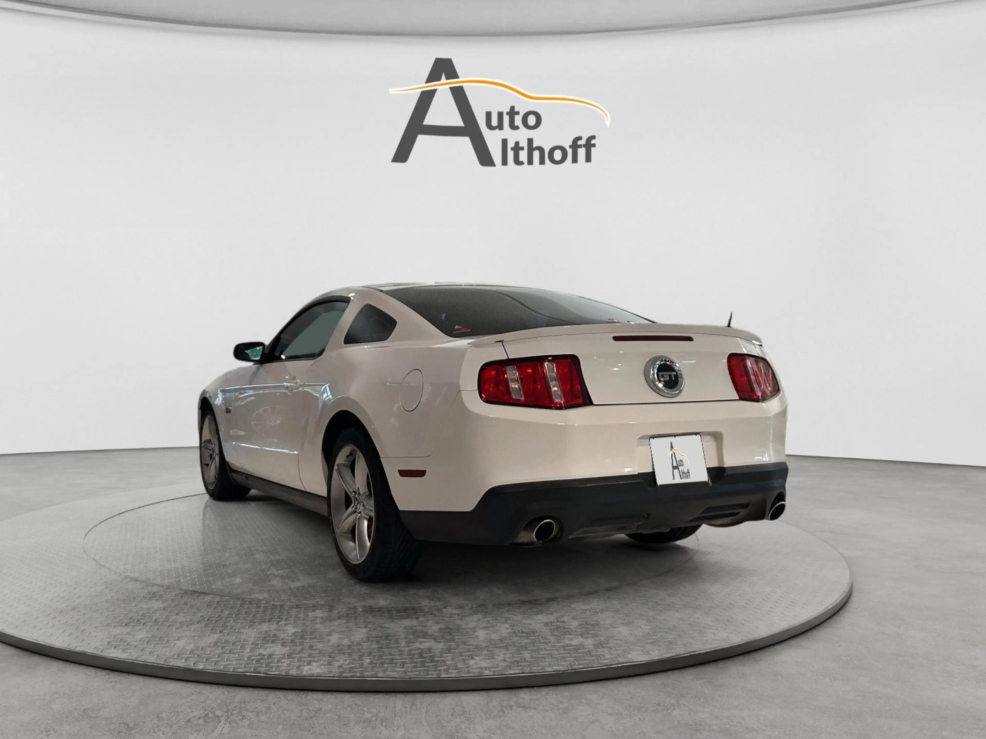 Ford Mustang 5.0 GT — photo 4