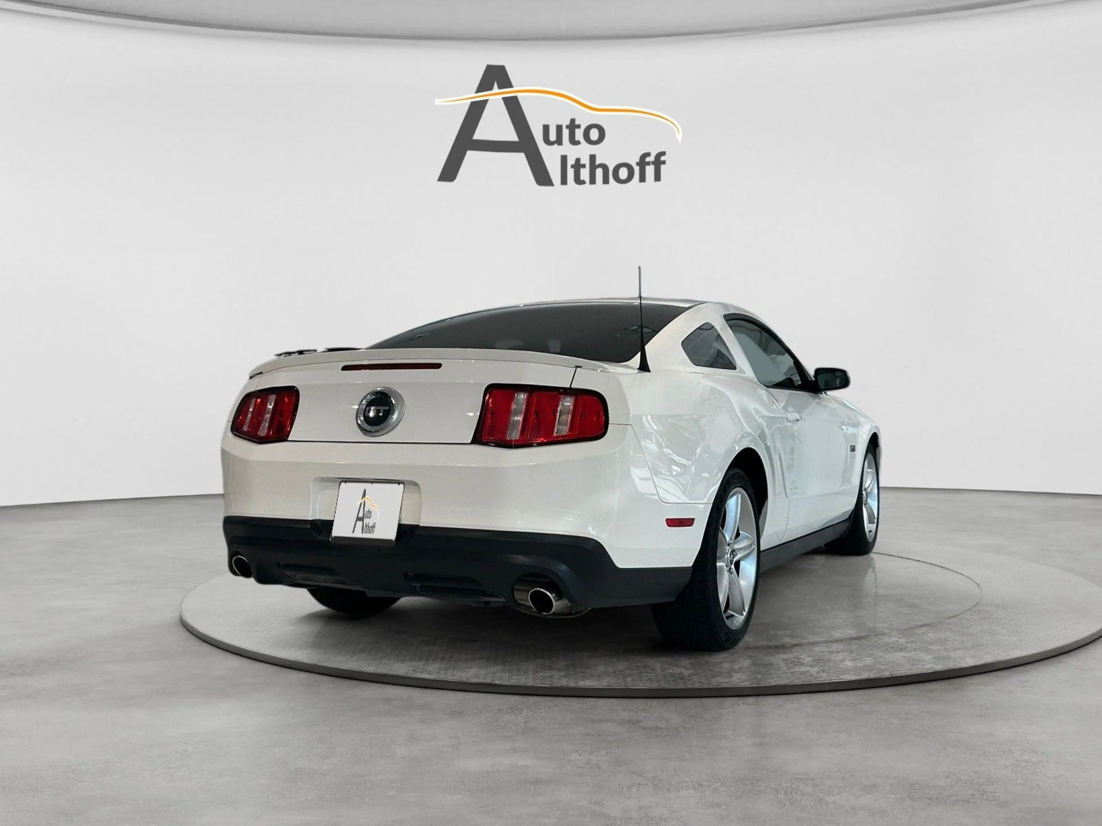 Ford Mustang 5.0 GT — photo 6