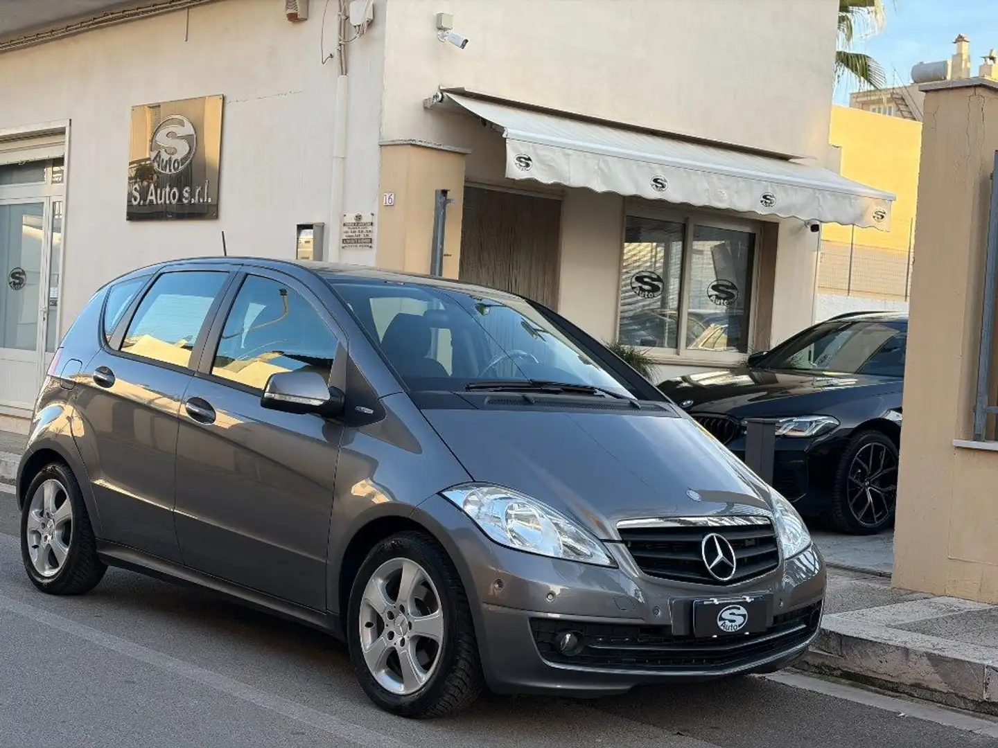 Mercedes-Benz A 160 CDI BlueEFFICIENCY Elegance Grau - 1