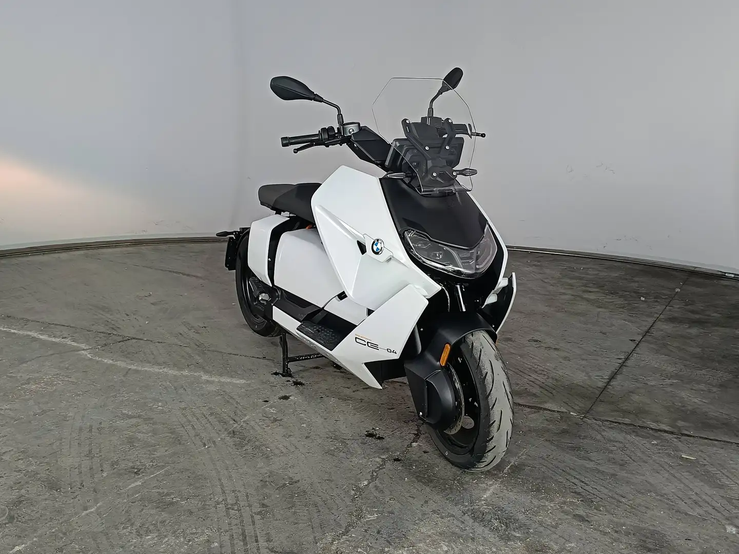 BMW CE 04 Bílá - 2