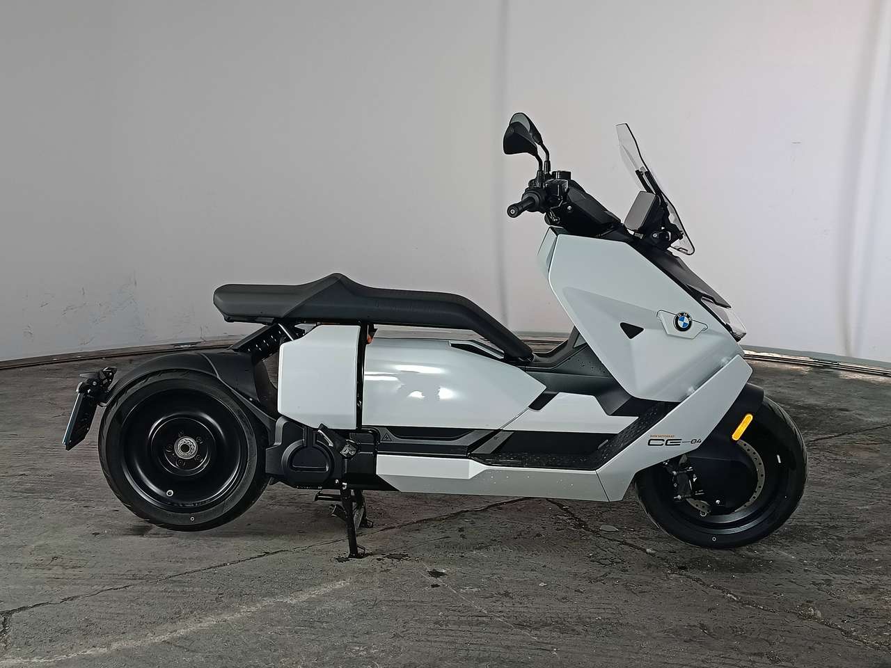BMW CE 04