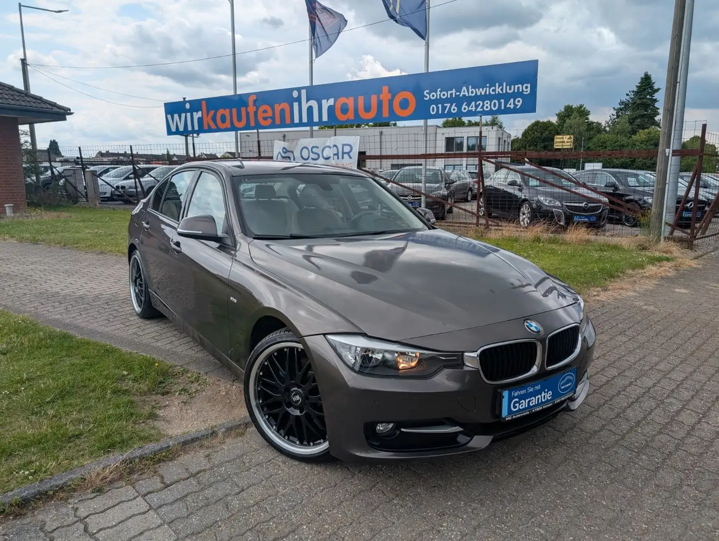 BMW 320 i Baureihe 3*M-PAKET*NAVI*TEMPOMAT*PDC !! - 1