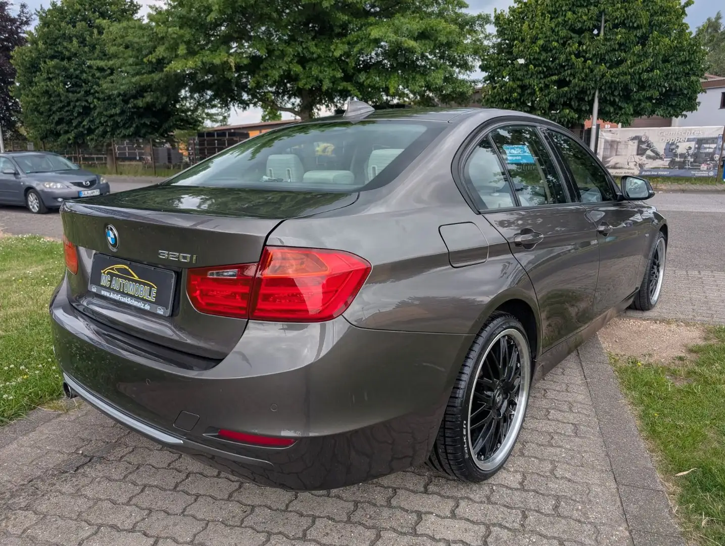 BMW 320 i Baureihe 3*M-PAKET*NAVI*TEMPOMAT*PDC !! - 2