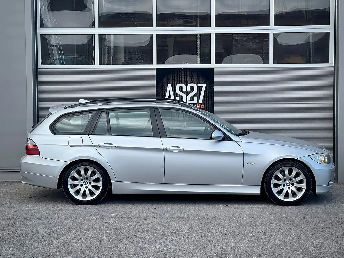BMW 320 d Touring Österreich-Paket Aut. Silber - 2
