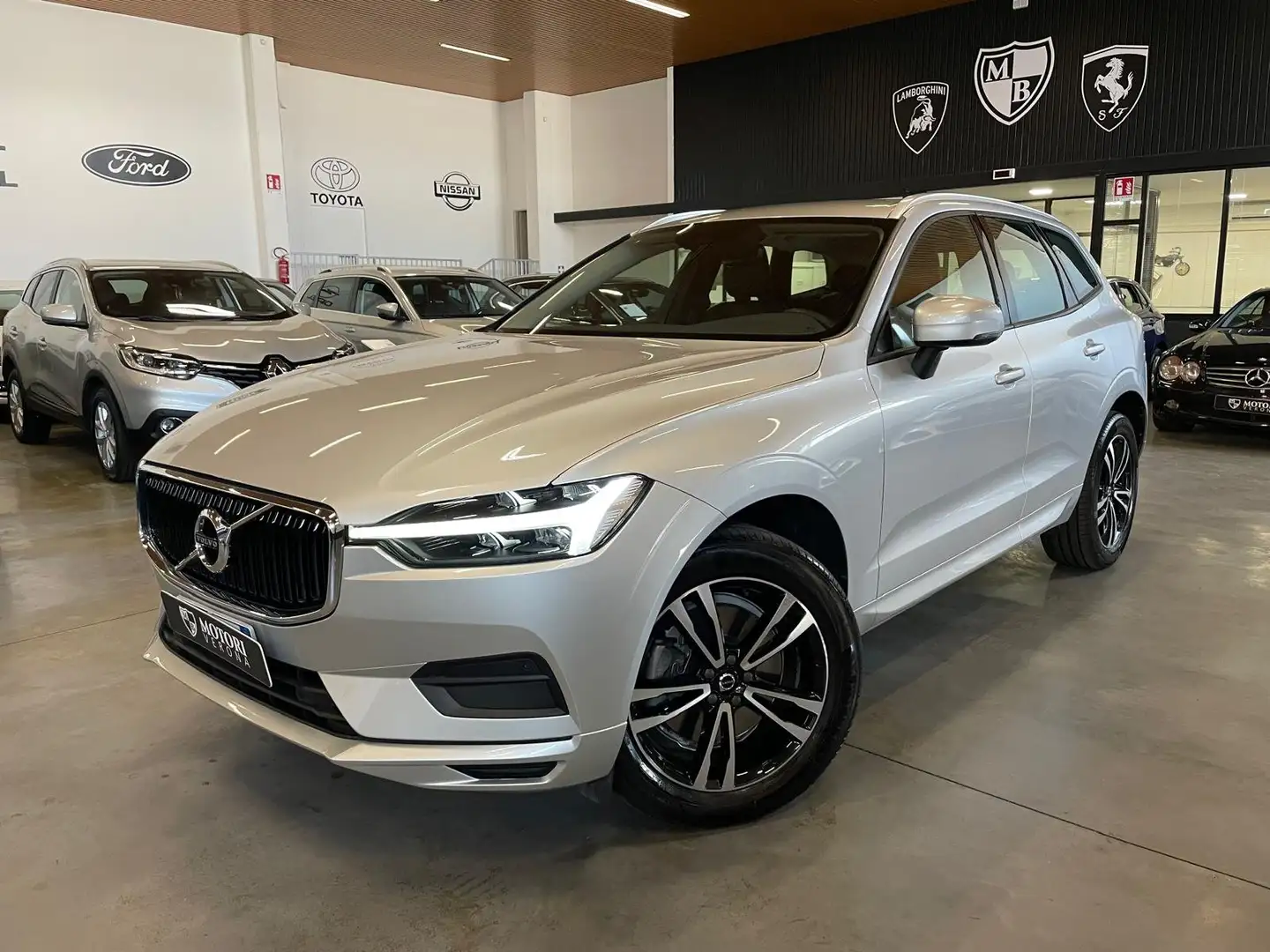 Volvo XC60 2.0 b4 Momentum awd auto my20 N1 Argento - 1