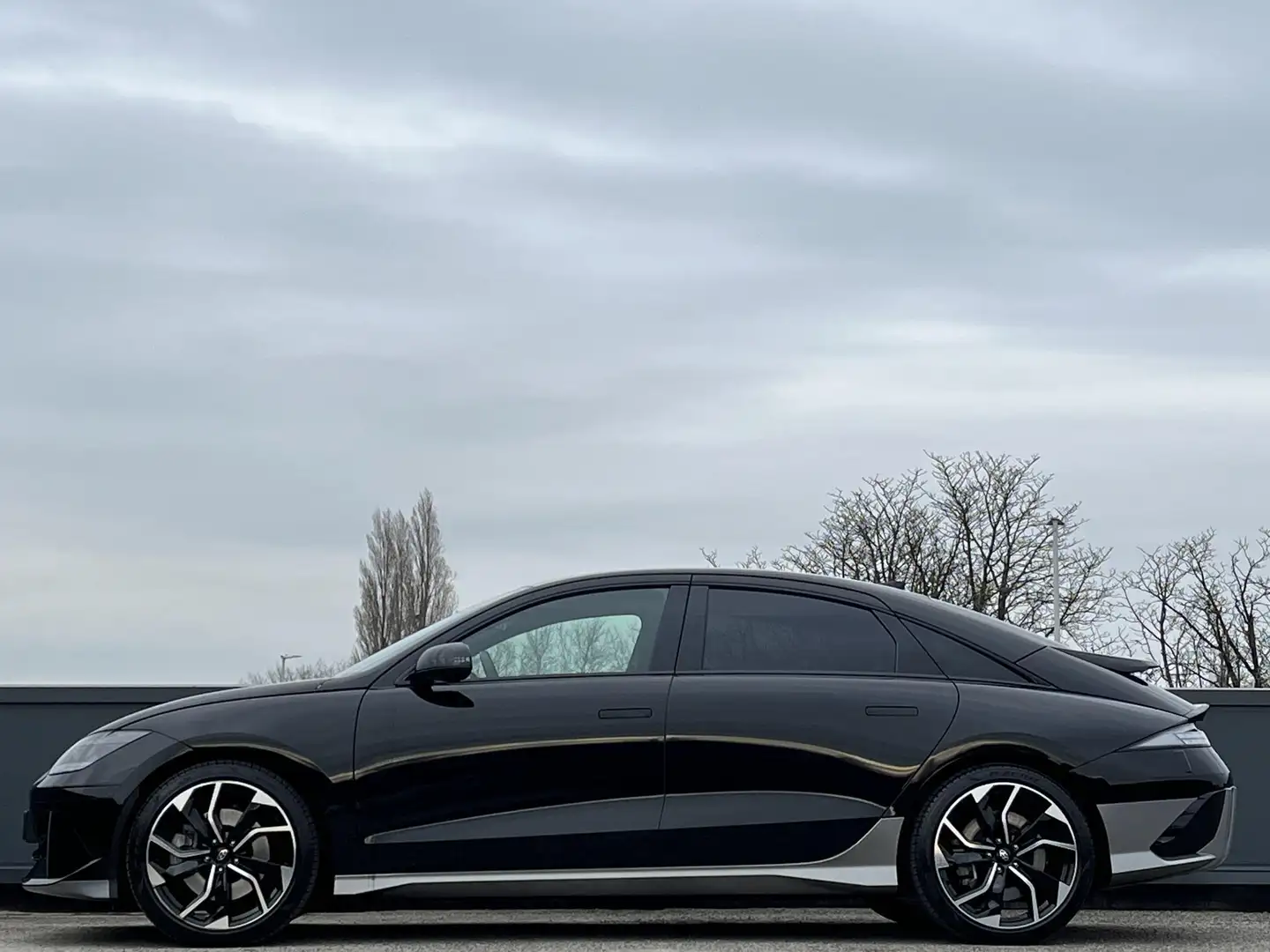 Hyundai IONIQ 6 Connect 77.4 kWh | Ultrasnel - snellaadtechnologie Noir - 2