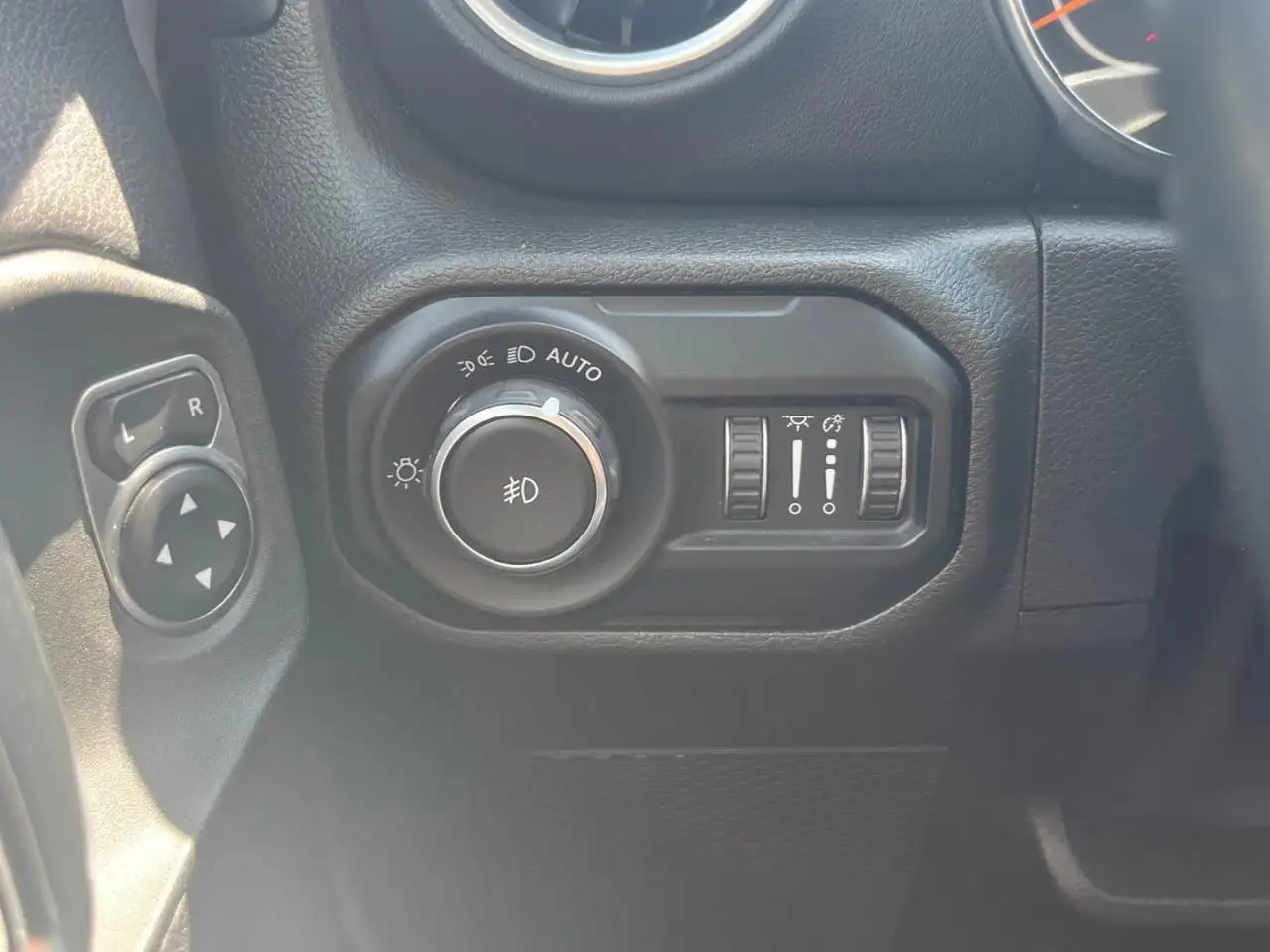 Jeep Wrangler снимка Jeep Wrangler